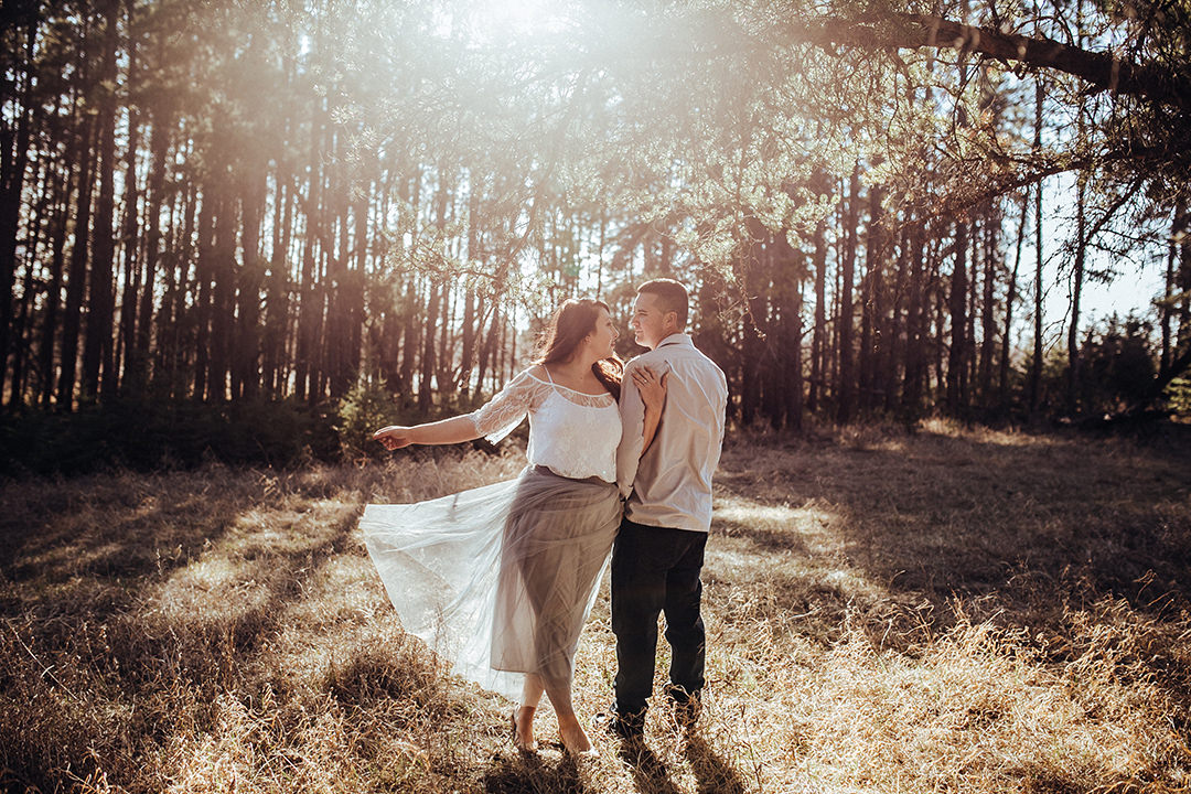 Courtney&Scott_Esession_BirdshillPark-4.jpg