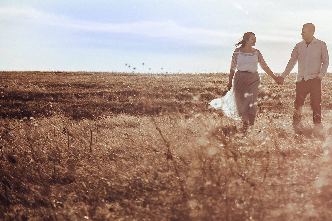 Courtney&Scott_Esession_BirdshillPark-18.jpg