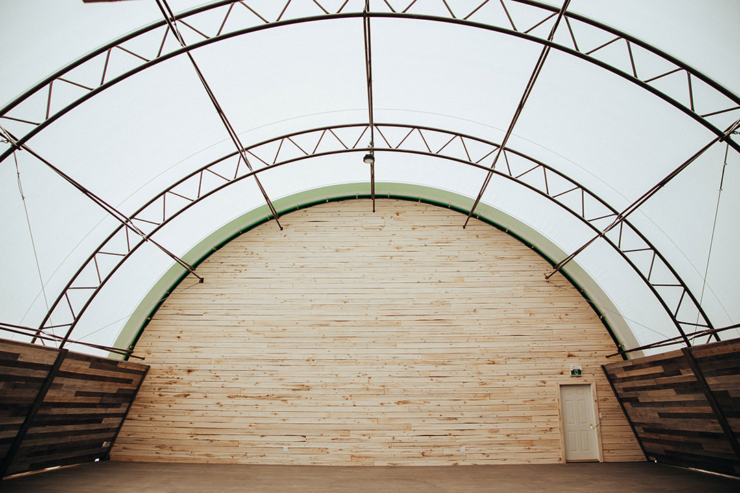 Winnipeg wedding venue Deer Meadow Farms ceremony