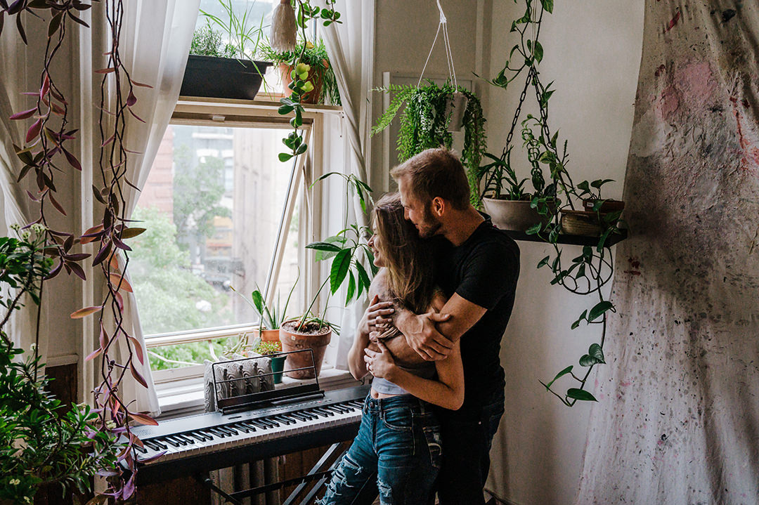 0003airbnb-engagement-photos-olivia-toby.jpg