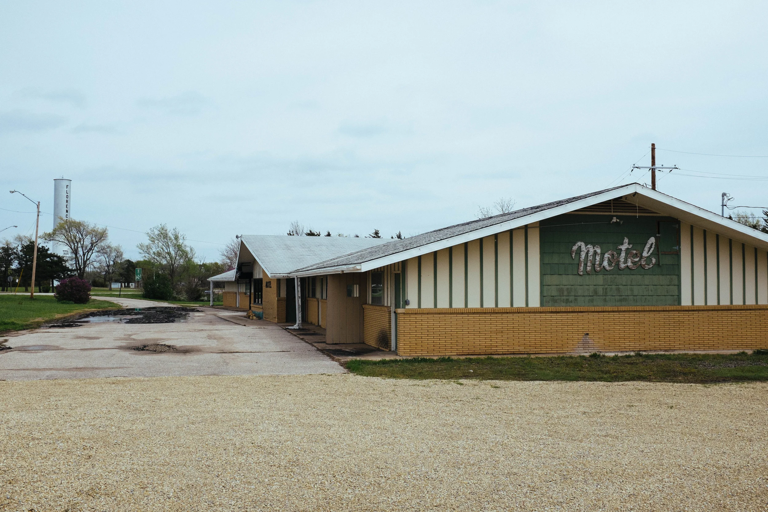 A motel no longer open. I'm sure at one time it was a place people would stay, but not anymore.