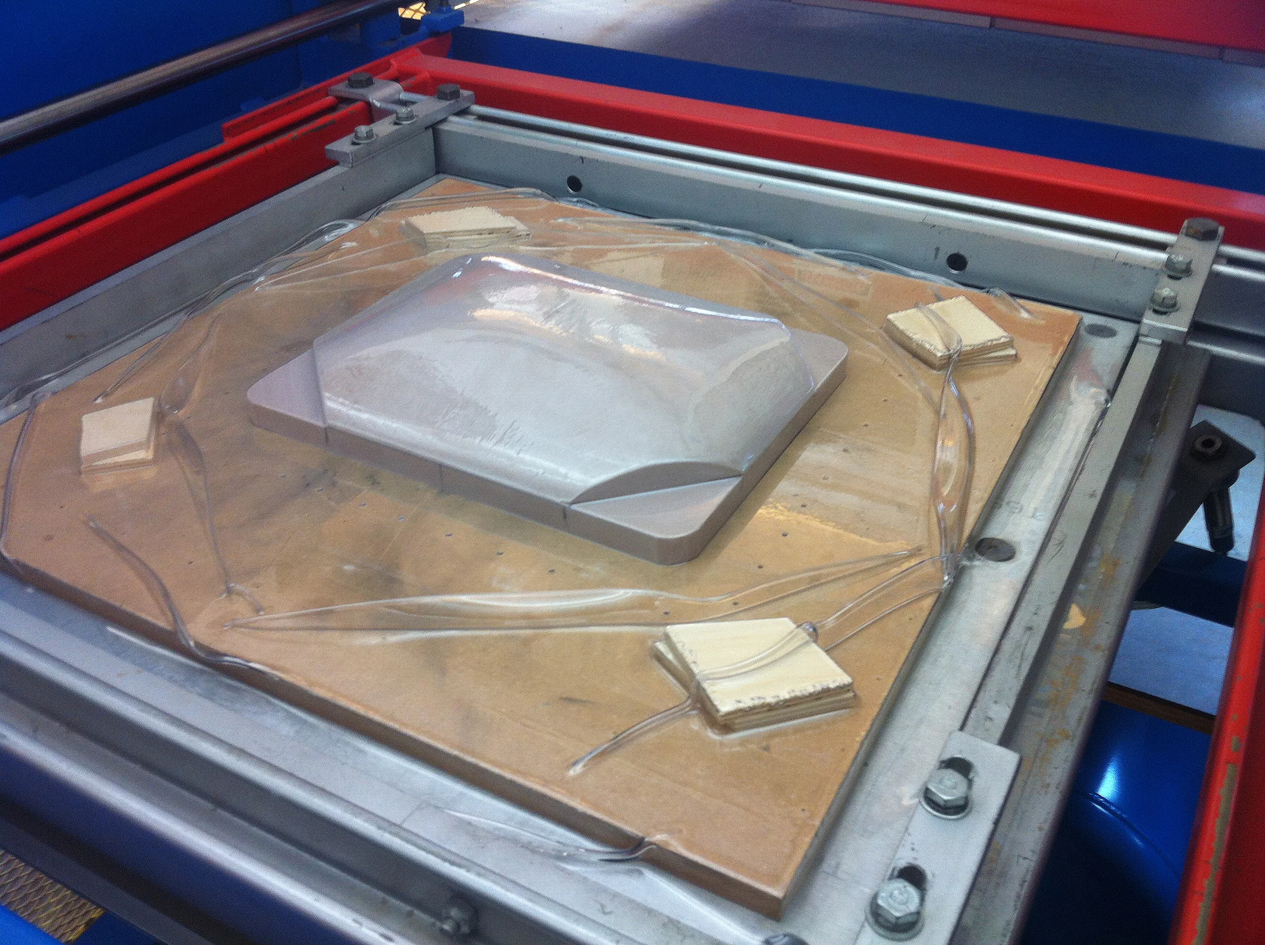  The main body was thermoformed out of plastic to resonate and amplify the sound of the tablets speaker 