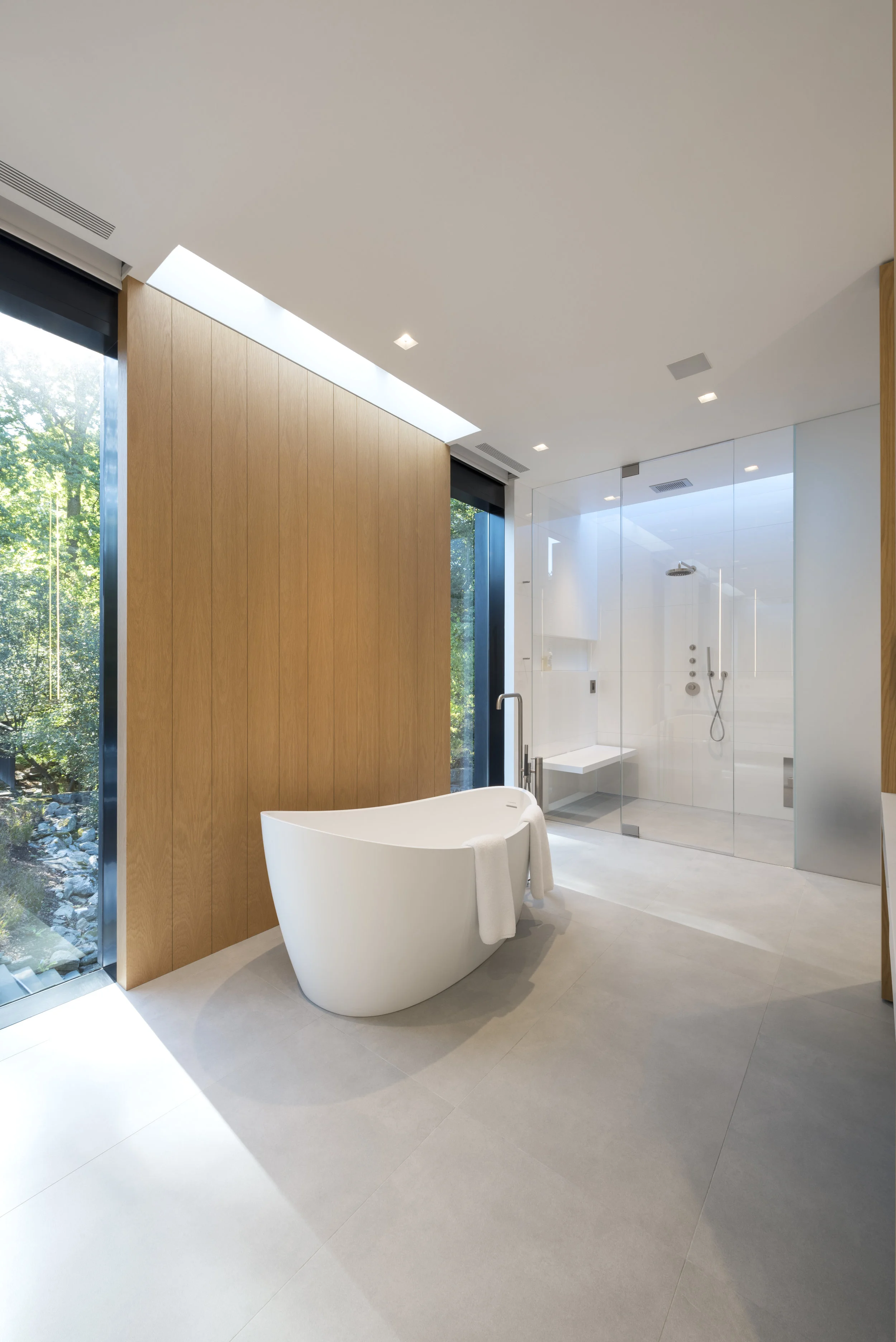Relaxing custom luxury bath
