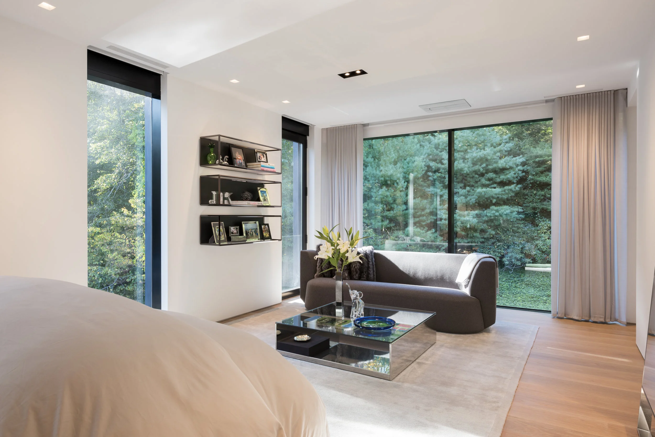 Relaxing guest room modern house