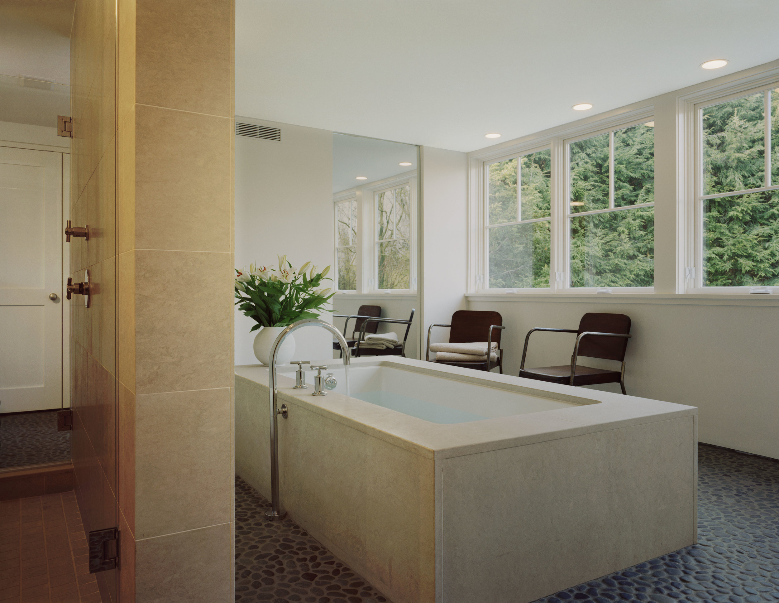 perfect relaxing bathtub spa