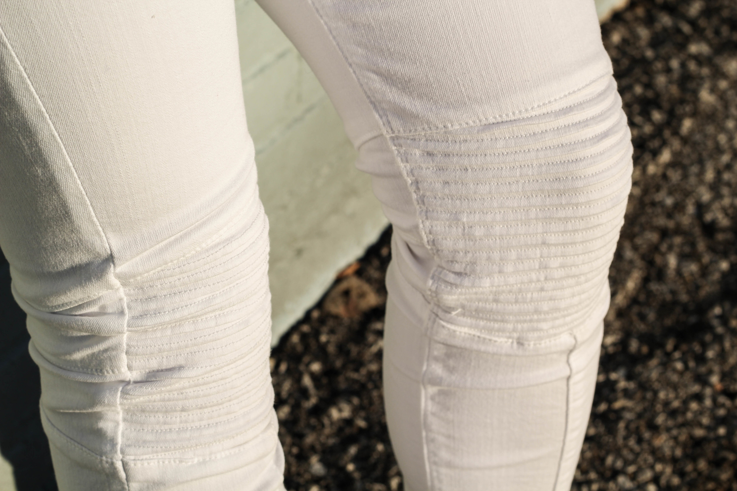 Did I say details yet? This unique knee texture is the very reason I purchased these killer moto jeans. Although its a subtle characteristic of the pants, the ridges still grab your attention. They also add a little more stretch at the knee! 