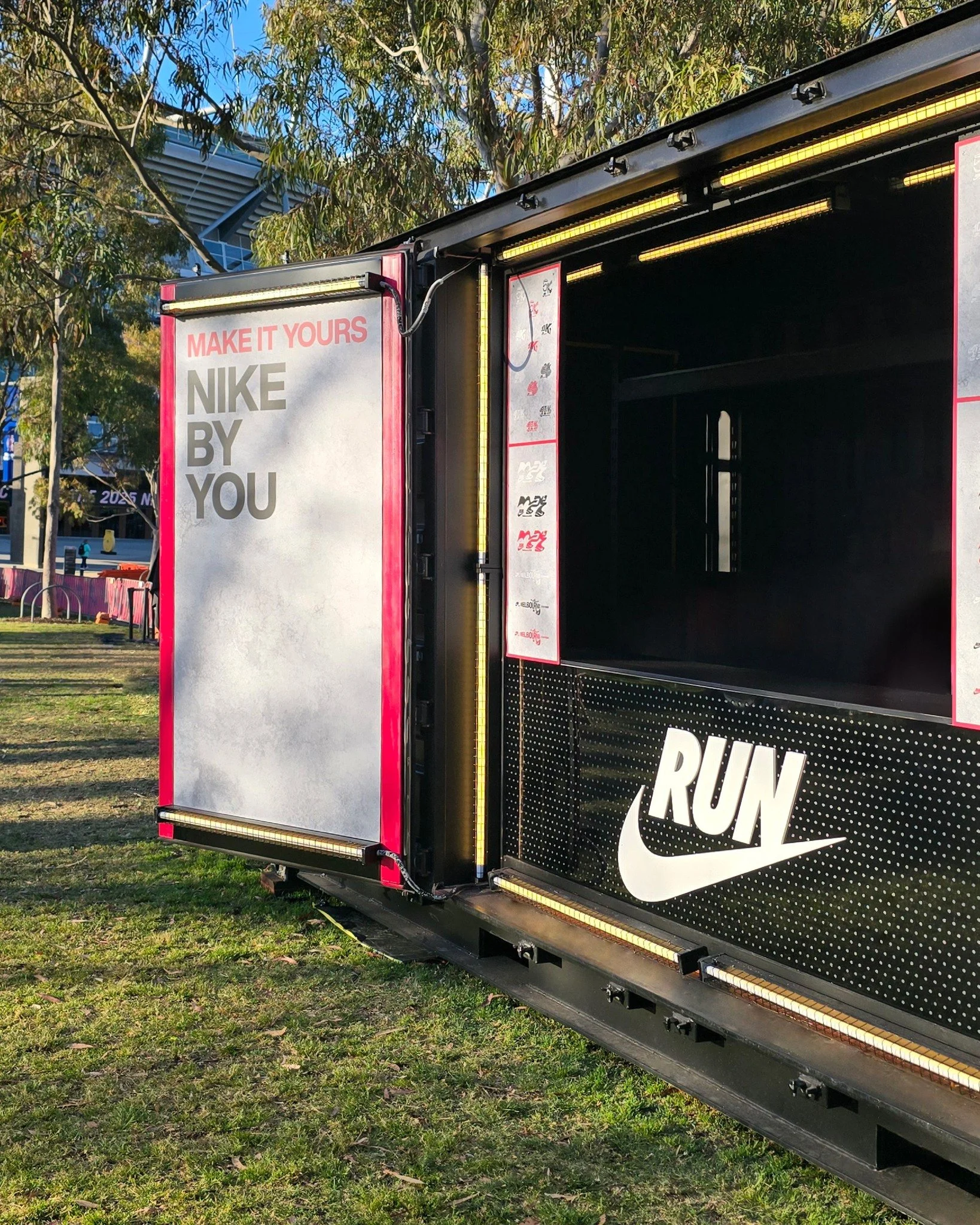 Setting new PB's with @studiomessa ❤️ for @melbmara @nike 🏃👟 full wraps, decals and good vibes 

#melbmara #melbmarathon #nike #NikeMelbourneMarathonFestival