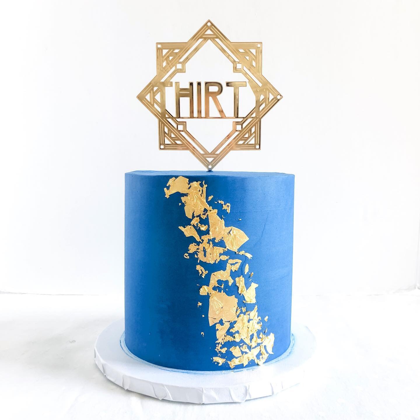 Blue and gold 💙💛

🎂: 6&rdquo; 4 layer green tea white chocolate
Topper: @shopaalvo 

Visit winkbyerica.com/contact to place a custom order inquiry. Custom orders typically require a 2 week lead time.

Need it quicker? Visit orderwinkbyerica.com to