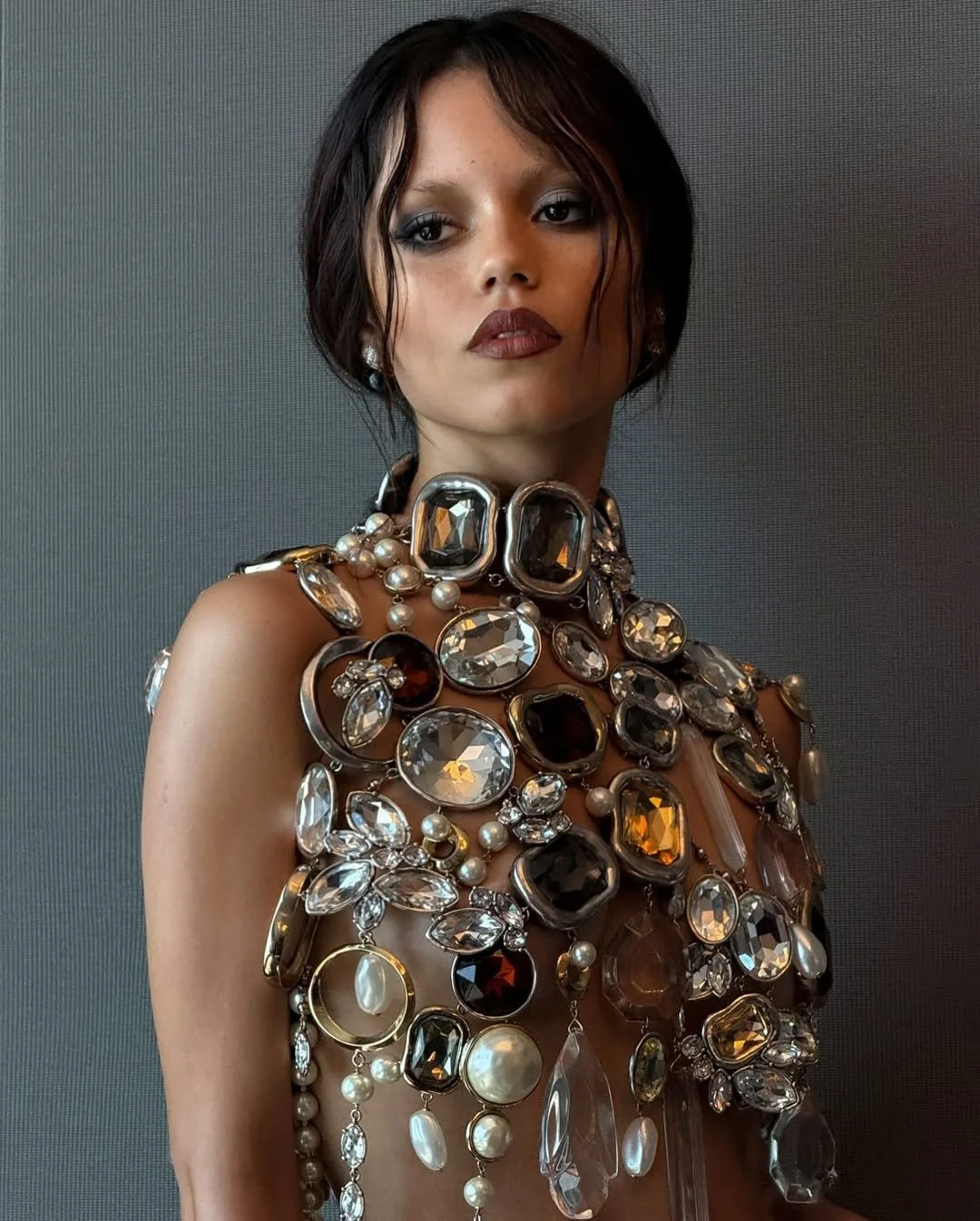 When #JennaOrtega steps onto a red carpet, she makes an impression unlike any other 🖤 Fearless .jpg