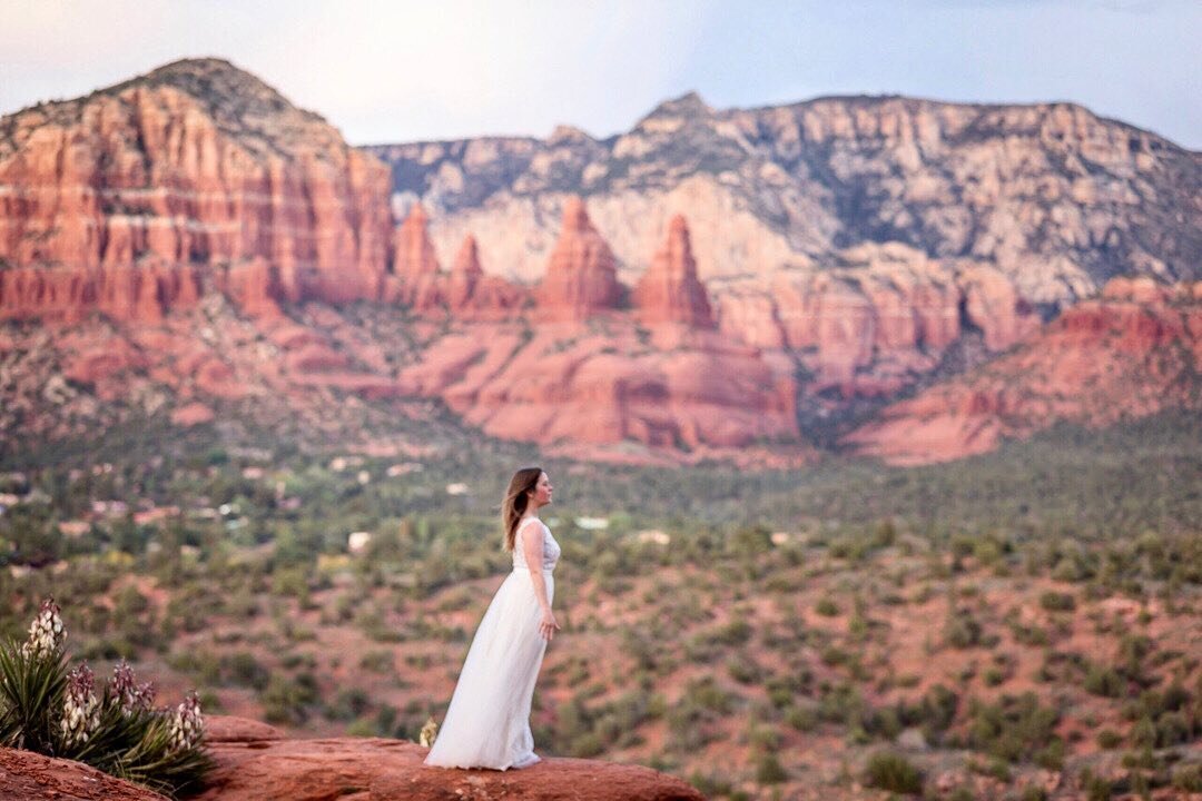 Excited to join @innerbloompodcast this year as their official event photographer! Woo woo! Looking forward to going back to #sedona in late July with some of my favorite people @alexasoothes @ambrosiamatthewsintuitive and to join this intimate retre