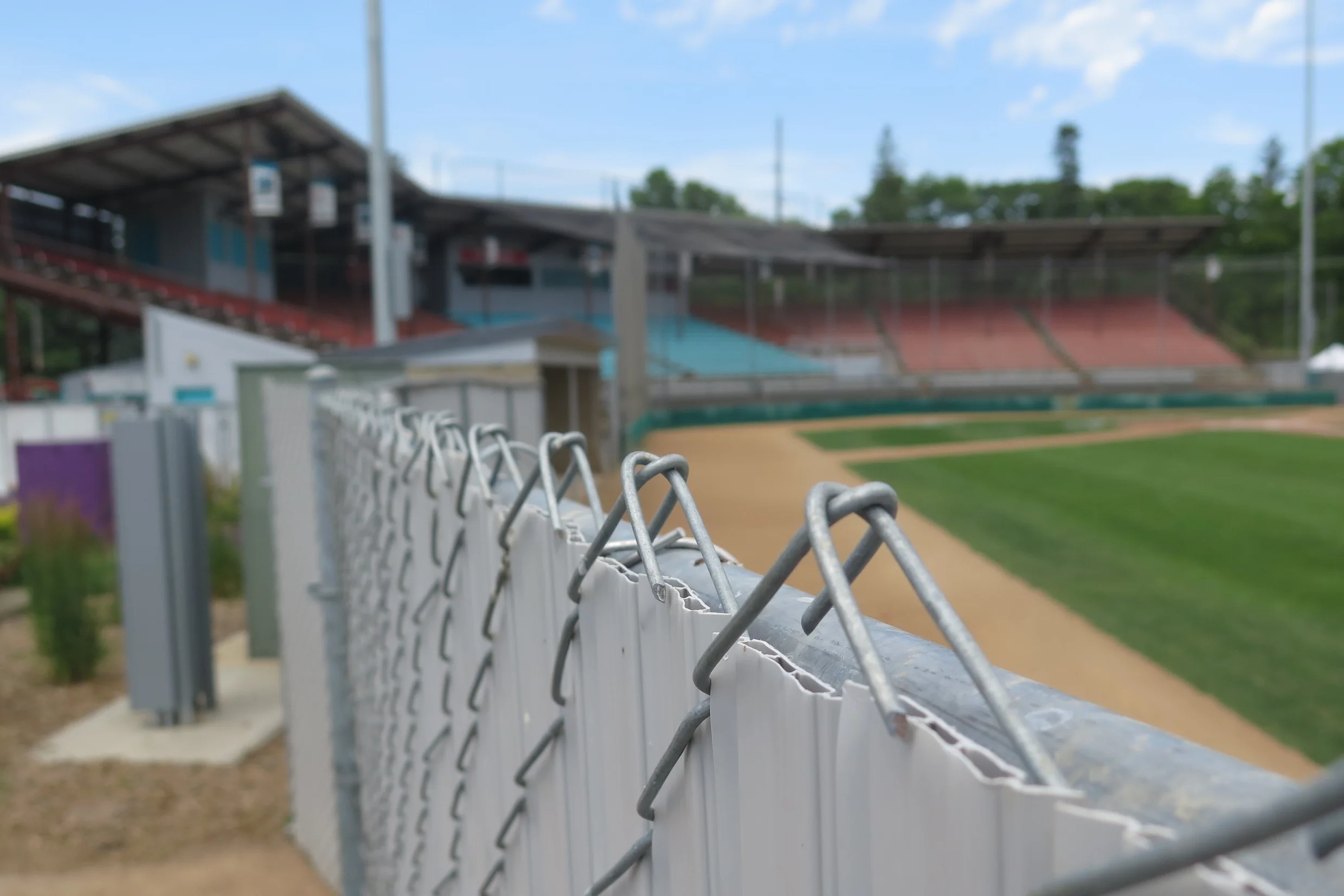 What's behind the decline in attendance at Honkers' home games?