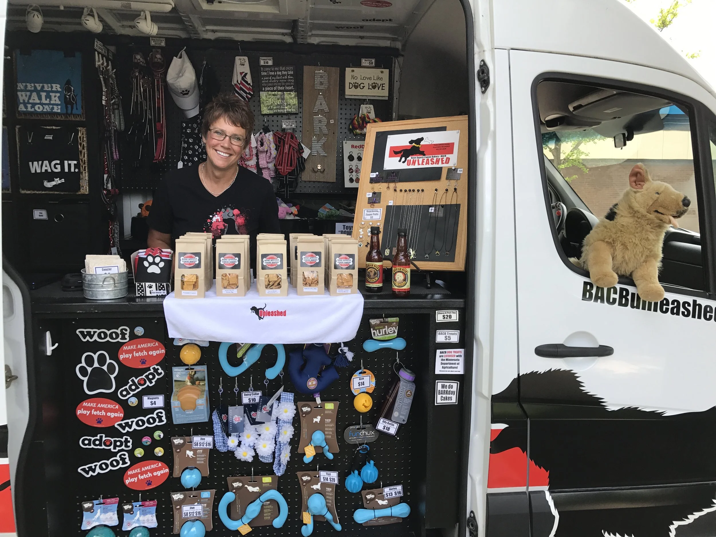 Mobile vendor will have your tail waggin’