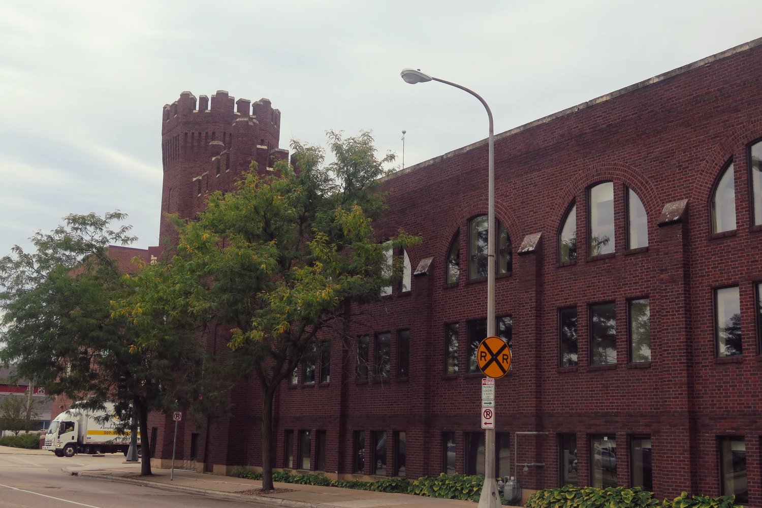 Exterior of the Armory building at 115 1/2 N. Broadway / Med City Beat