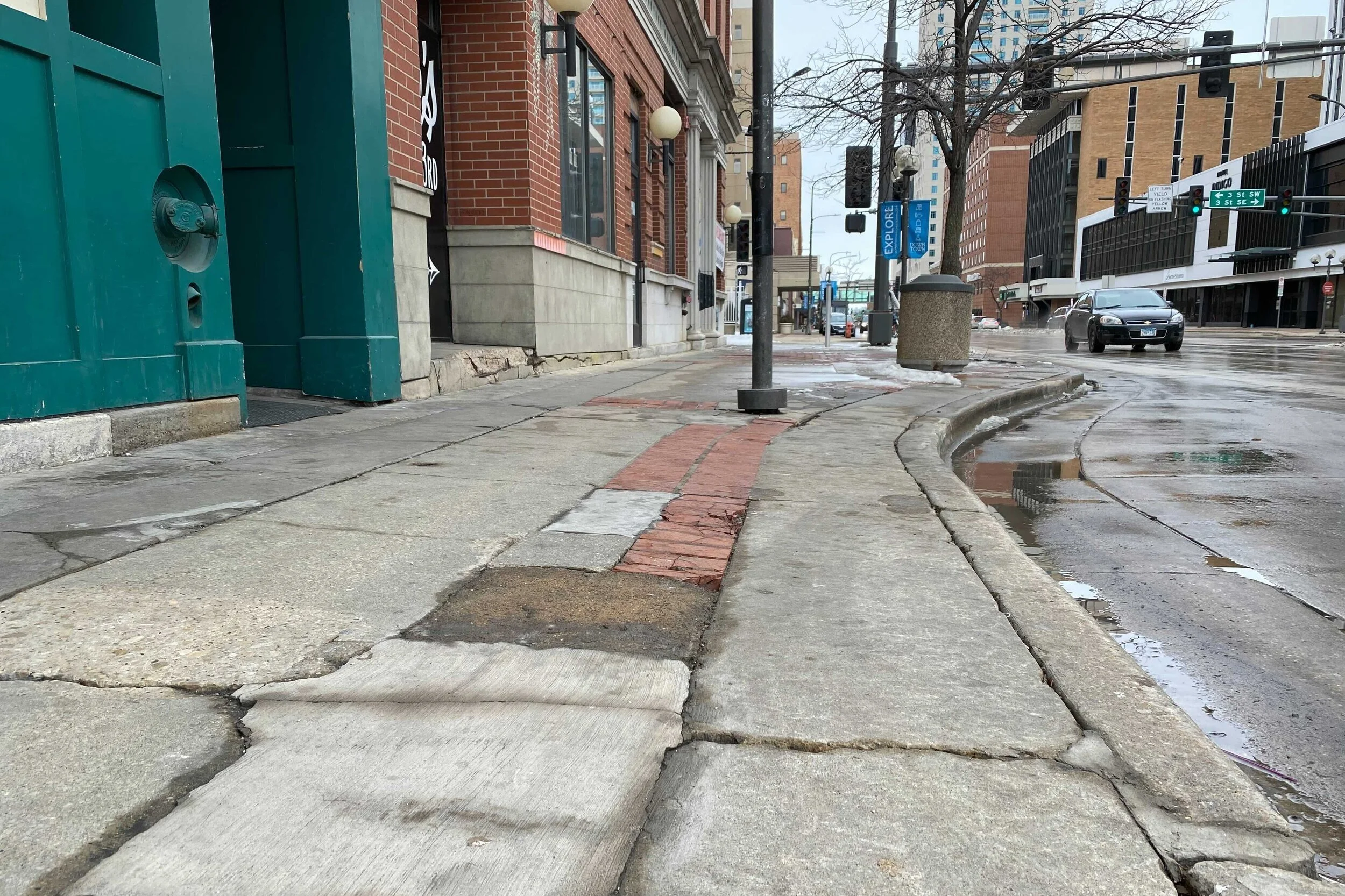 Rochester City Council considers plan to improve downtown sidewalks