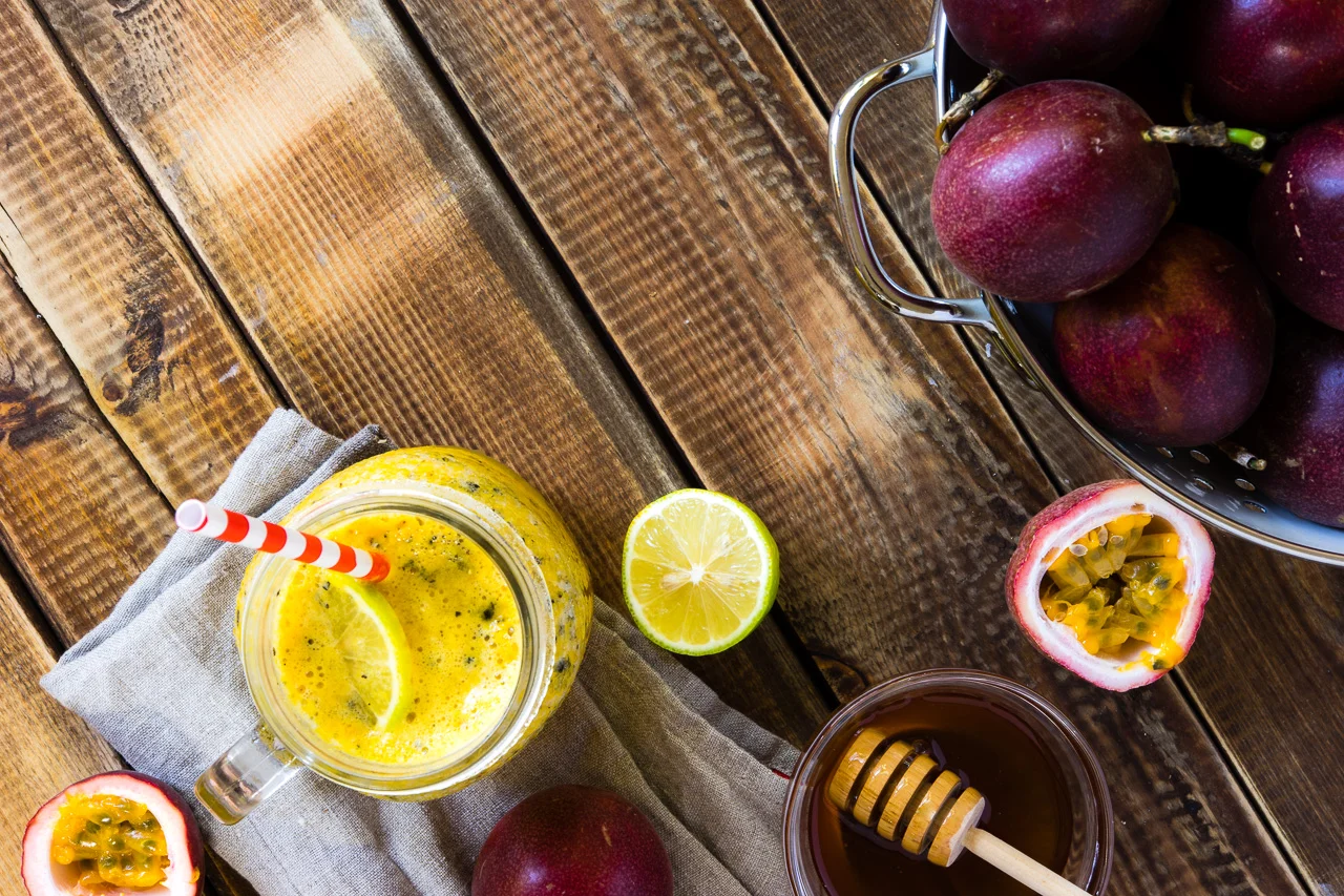 美食攝影逆光打光技巧：一天能量的來源－早餐綜合水果Smoothie