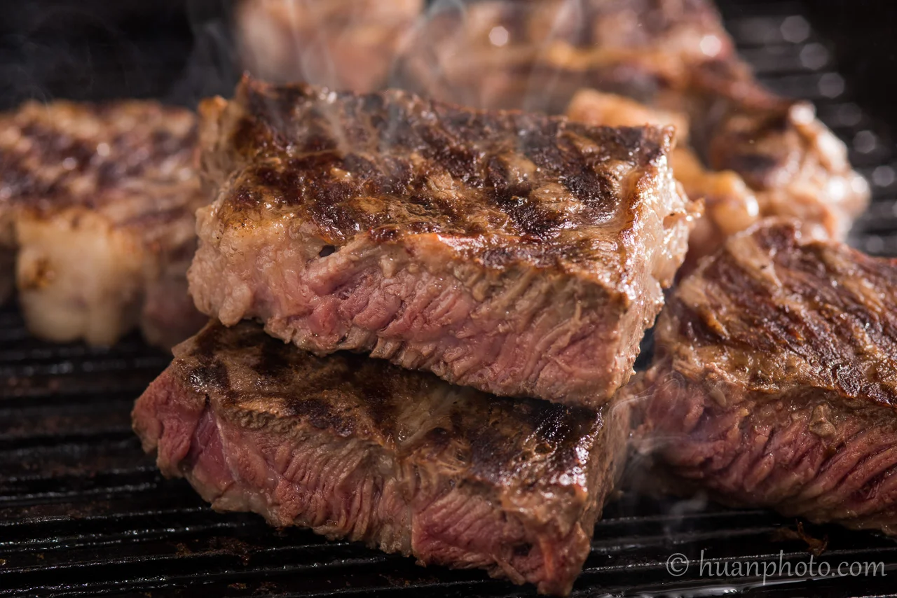 美食攝影離機小閃燈與背景運用：總統級超厚霜降牛排