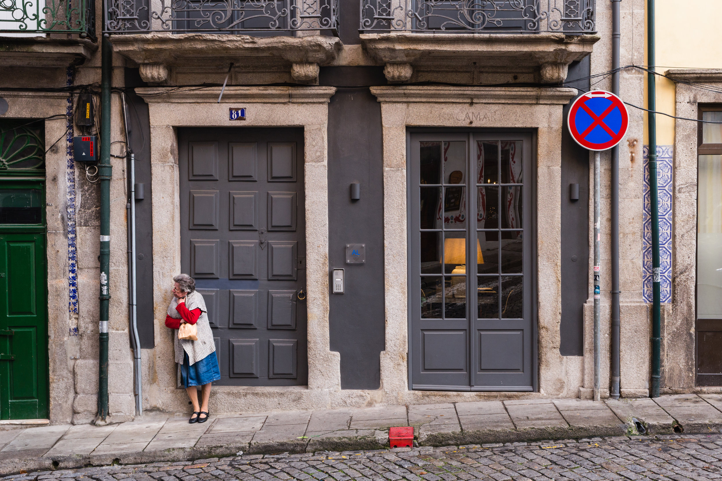 Waiting. Porto, Portugal (Nov. 2018)