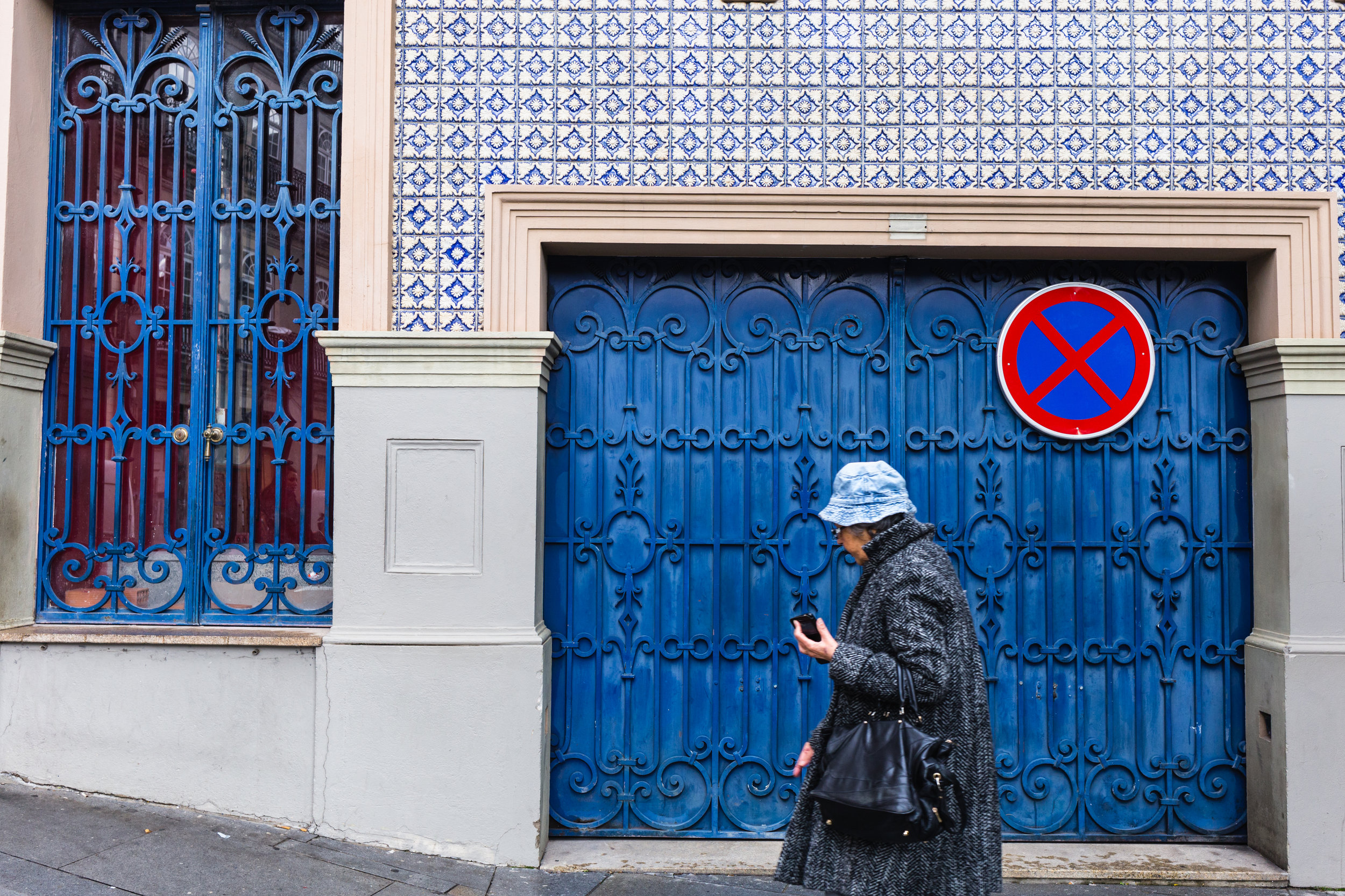 Blue Stroll. Porto, Portugal (Nov. 2018)