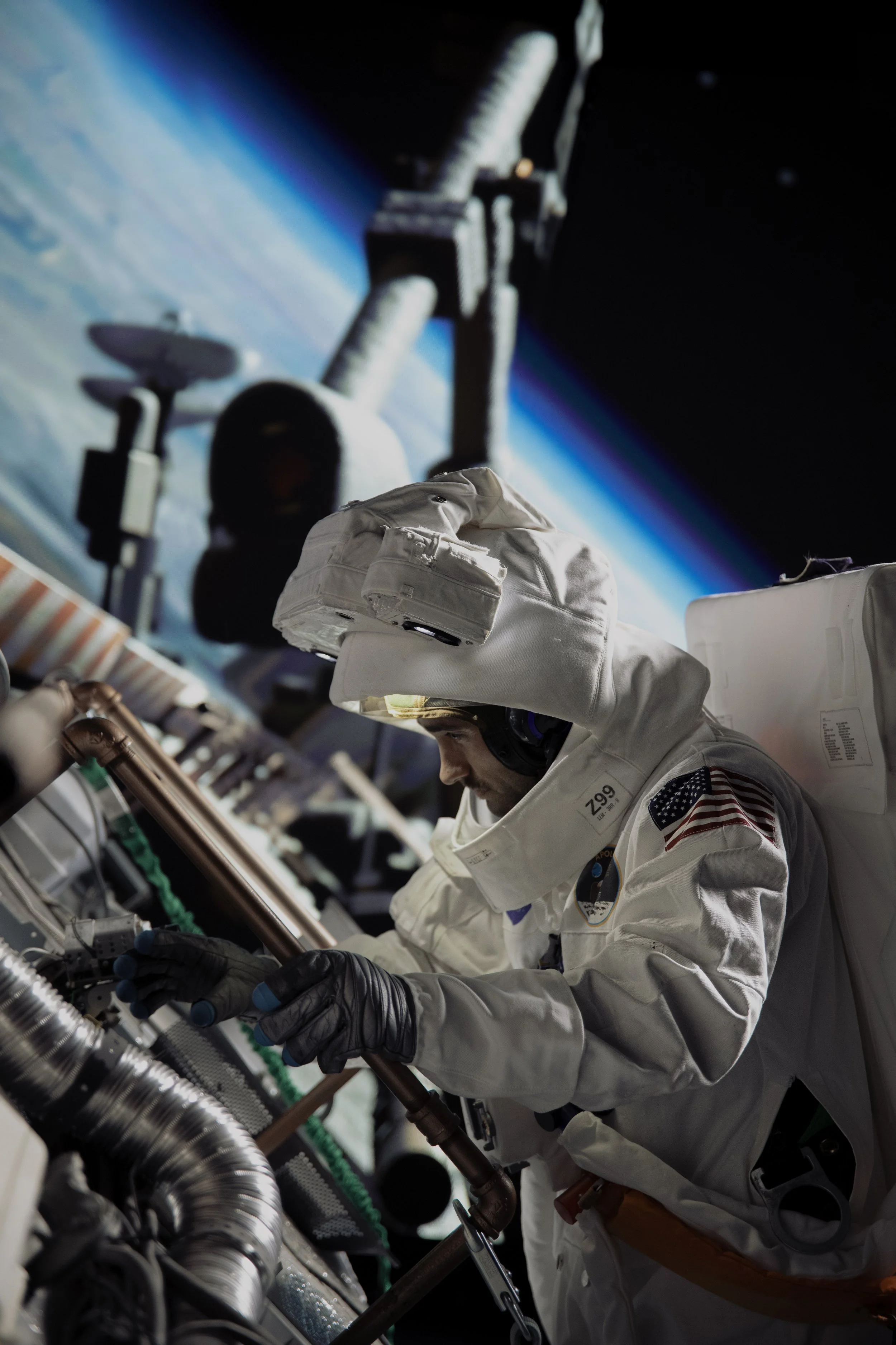  High-Quality Photograph: Astronaut Actor Inspecting Ship with Earth Background on Set 