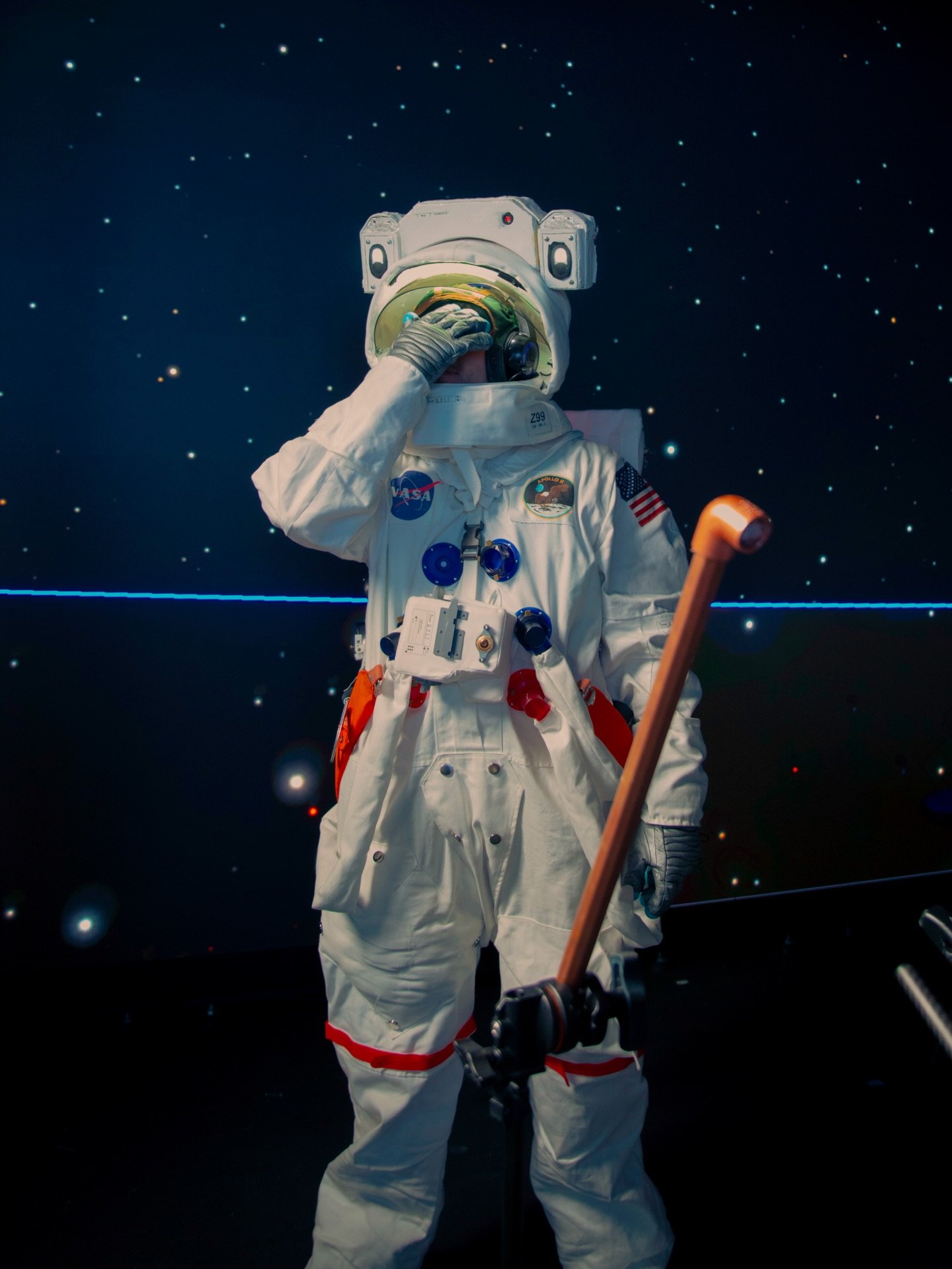 That time we went to space 🚀

Director: @staplesx2 
DP: @spensersakurai 
🧑&zwj;🚀: @kyle_j_henry 
Costume: @hokutennekephoto 
bts 📸: 🙋&zwj;♂️