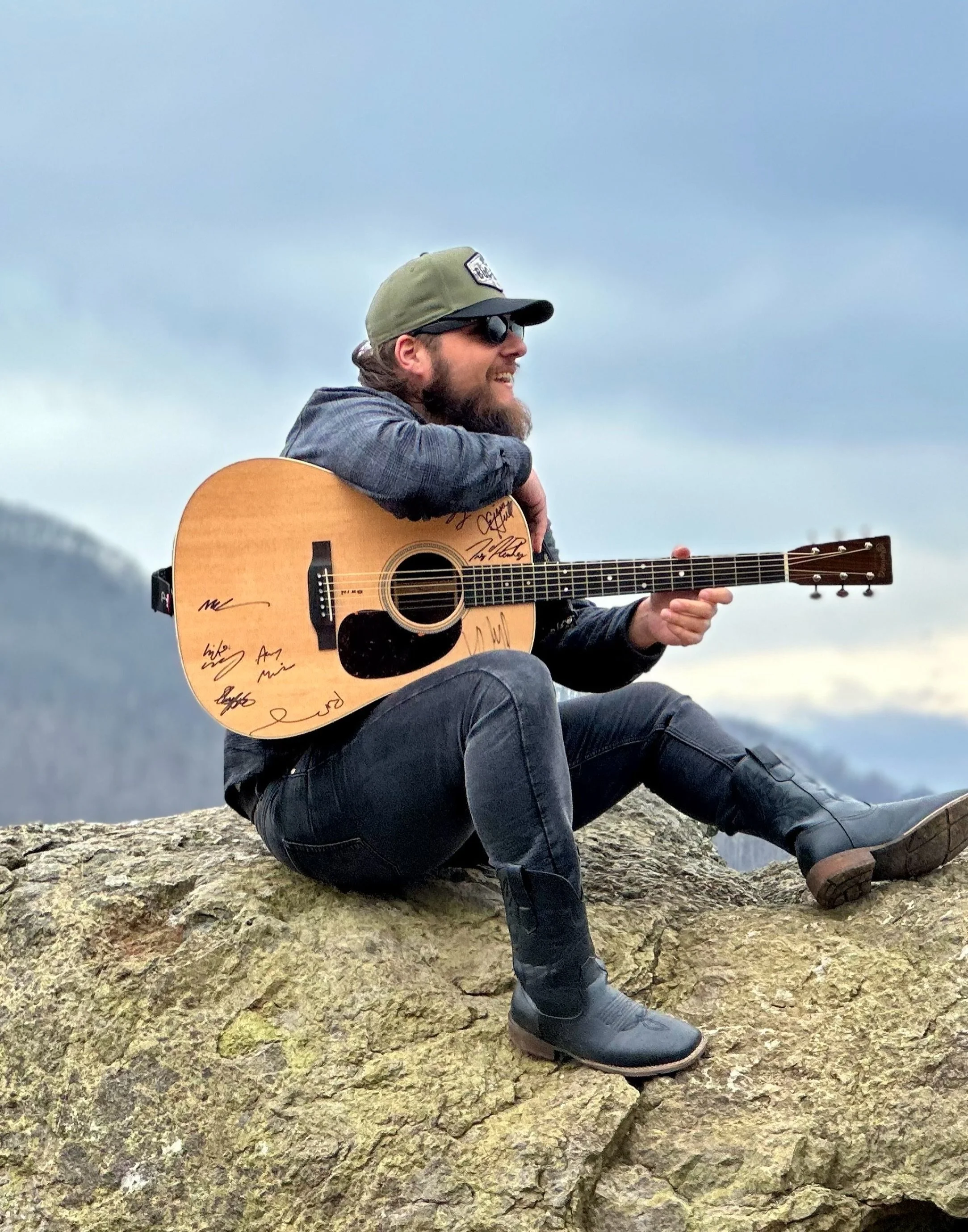 Join us this week for Wednesday Night Songwriters featuring Tyler Seton, 8-10PM! @tylerseton_omohoa 

About Tyler Seton:

Tyler Seton is a New Jersey&ndash;born, Rhode Island&ndash;based songwriter, who found his heart and soul in West Virgie. Blendi