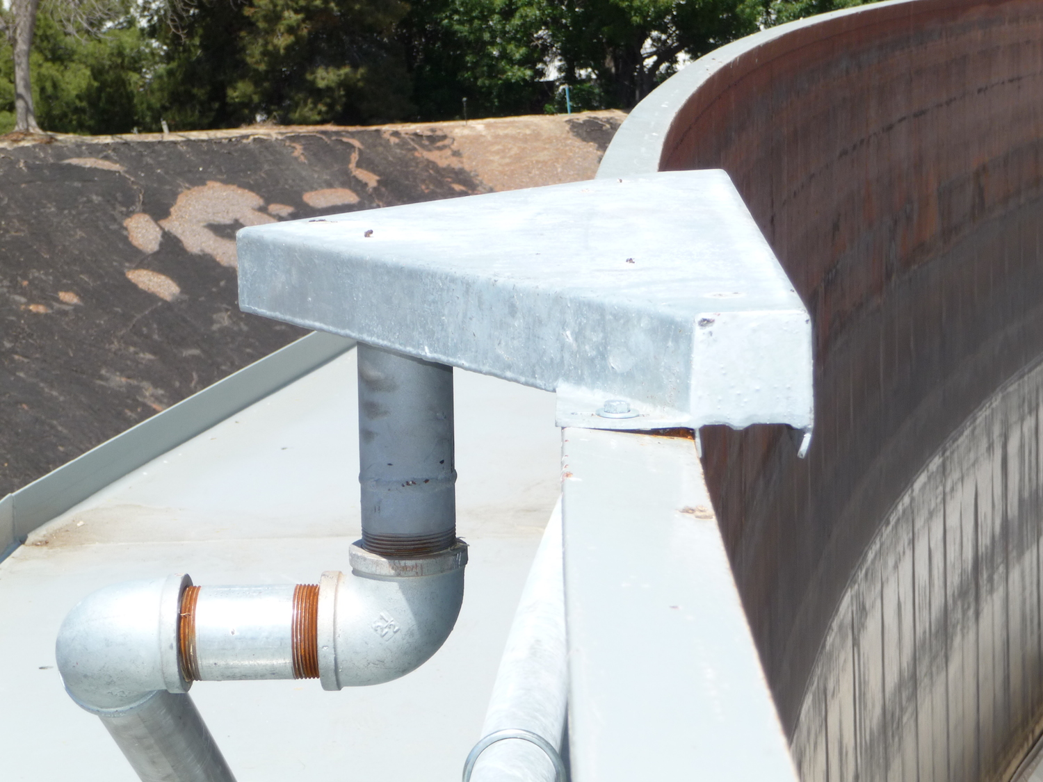 Mounting of LPRF on Tank Rim Angle