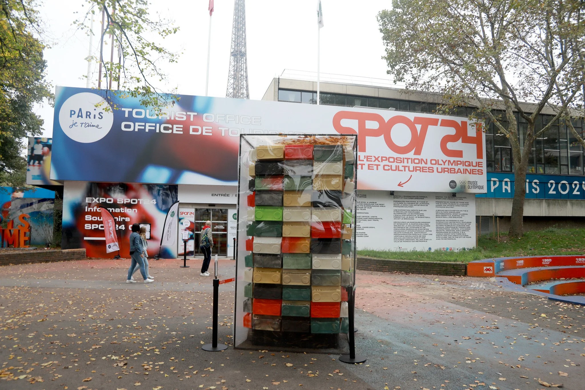 Paris Spot 24 Boombox Sculpture Install4-2.jpg