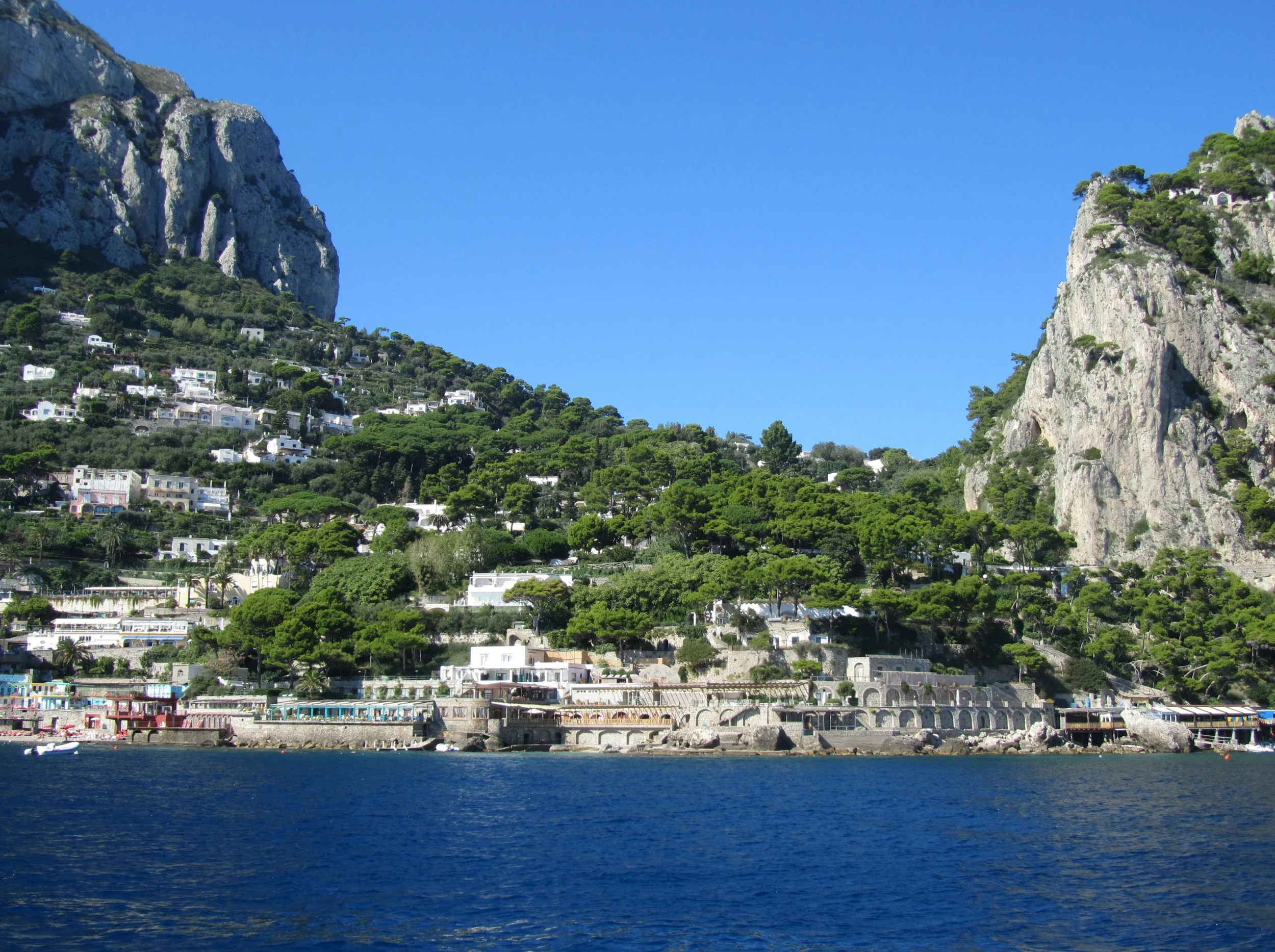 Capri - Coastline around the island  (3)