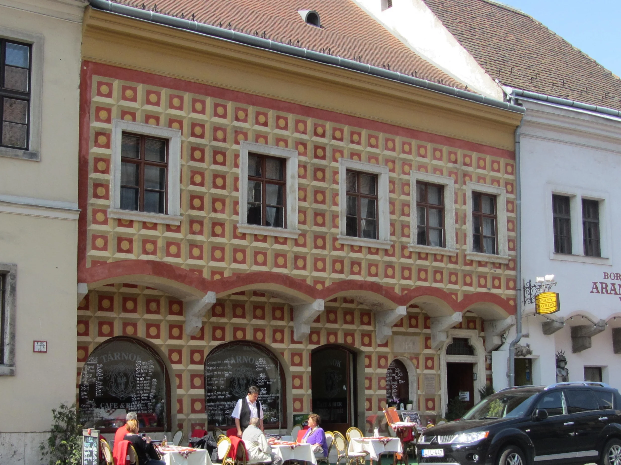  Budapest- Great example of trompe-l'oeil architecture 