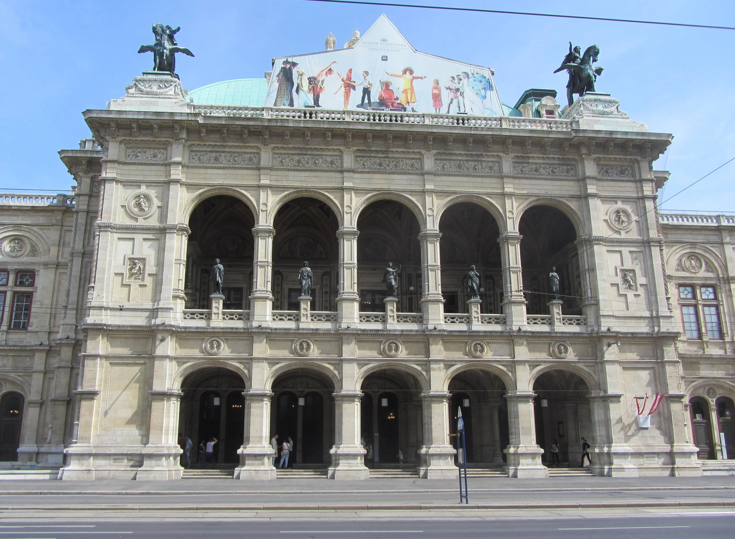  Vienna's Opera House 
