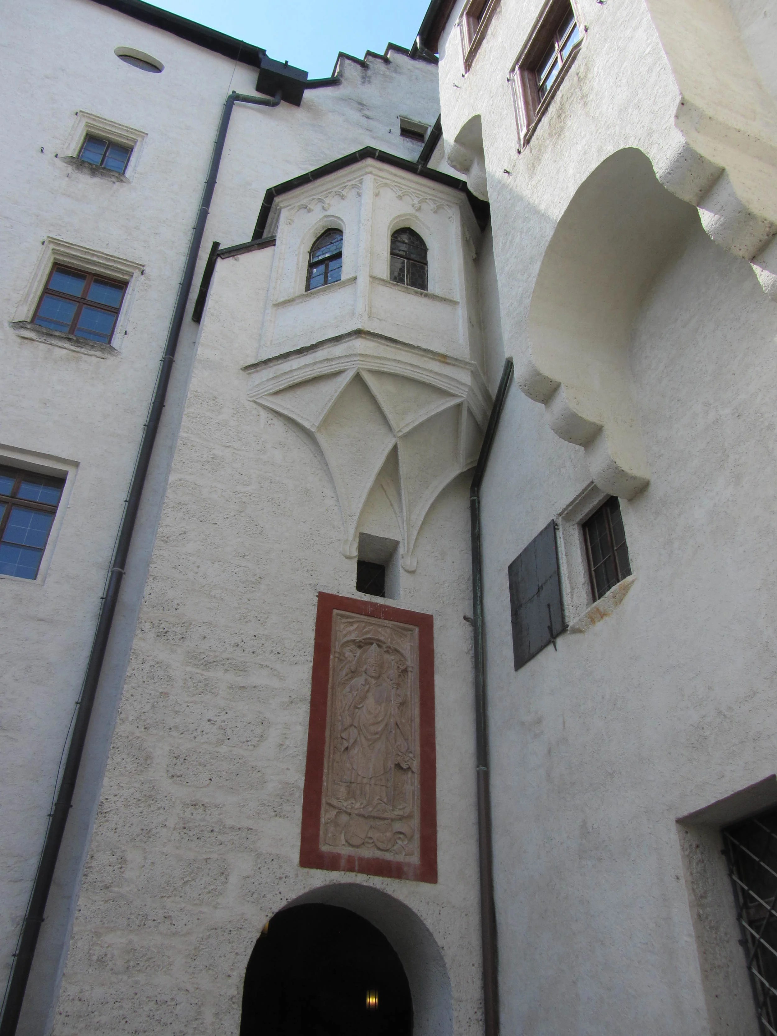 Salzbgurg-Entrance to the Castle's chapel.JPG