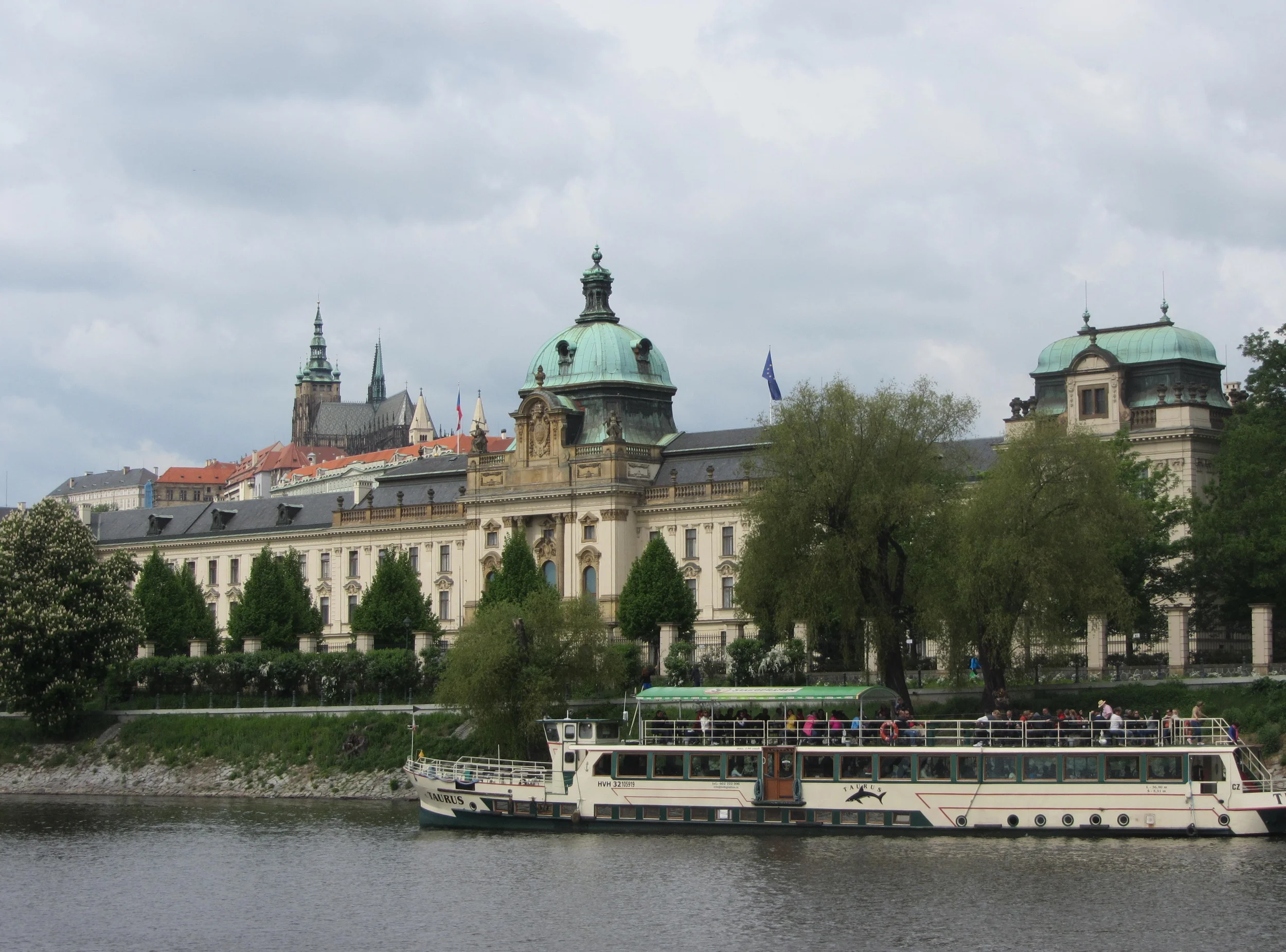  Prague-Charles Bridge and St. Vitus from the river (2) 