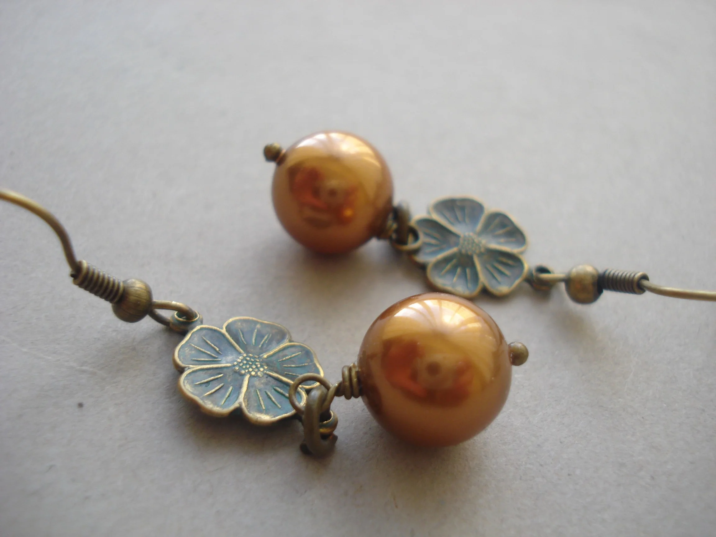 Clover and pearl earrings