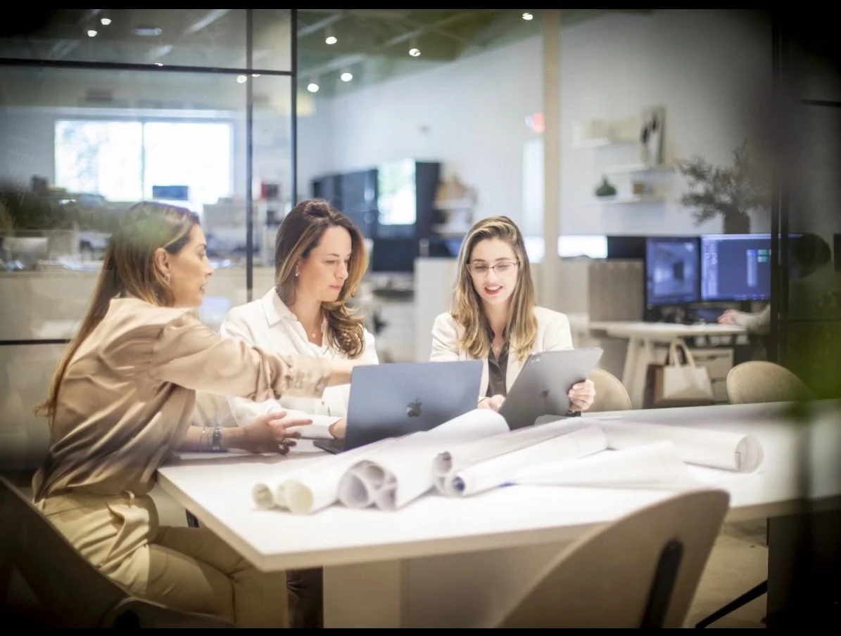 Building, creating, and leading together.
Grateful for these team leaders and for everyone behind all 2id Interiors projects.