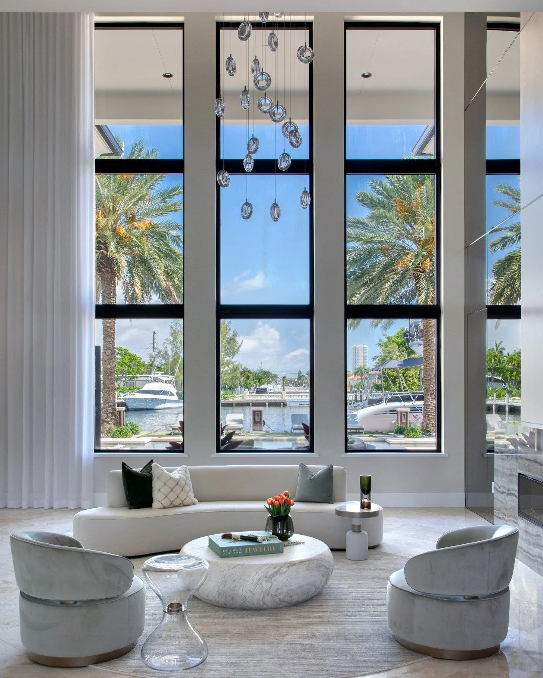 The kind of place you never want to leave.
Designed for everyday living, elevated
#interiordesign #luxurydesign #interiordecor