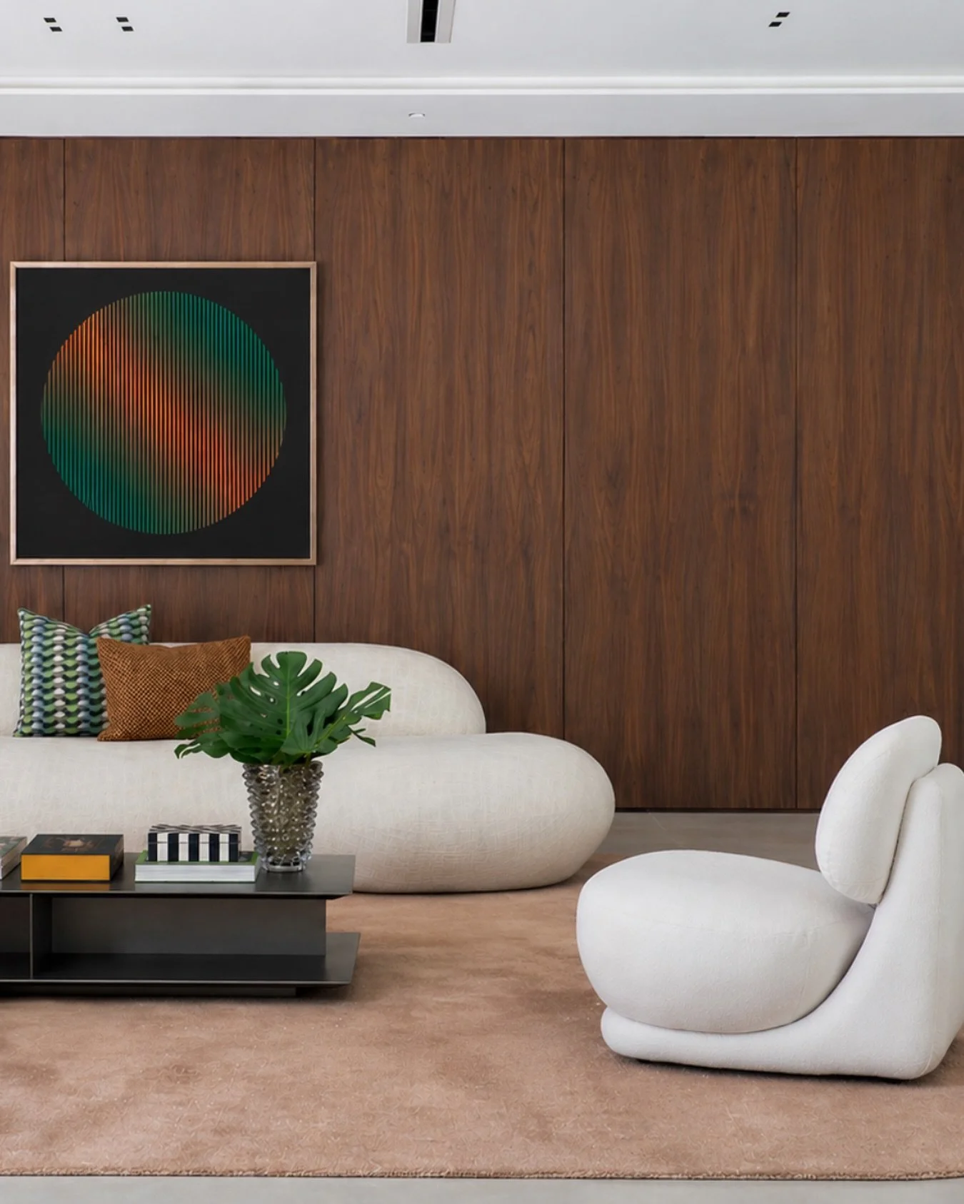 This was one of the first spaces we defined in the project.
The idea was to create a stronger base, with the wood really present,
while bringing in a touch of color to break it without making the space feel heavy

This property is currently listed wi