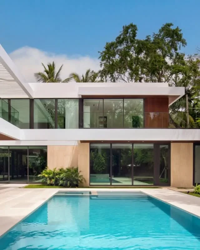 This project came together through a series of small decisions.
Each space was designed to feel connected, with materials, light, and proportions working as one,
so the house feels consistent from start to finish without trying too hard.

This proper