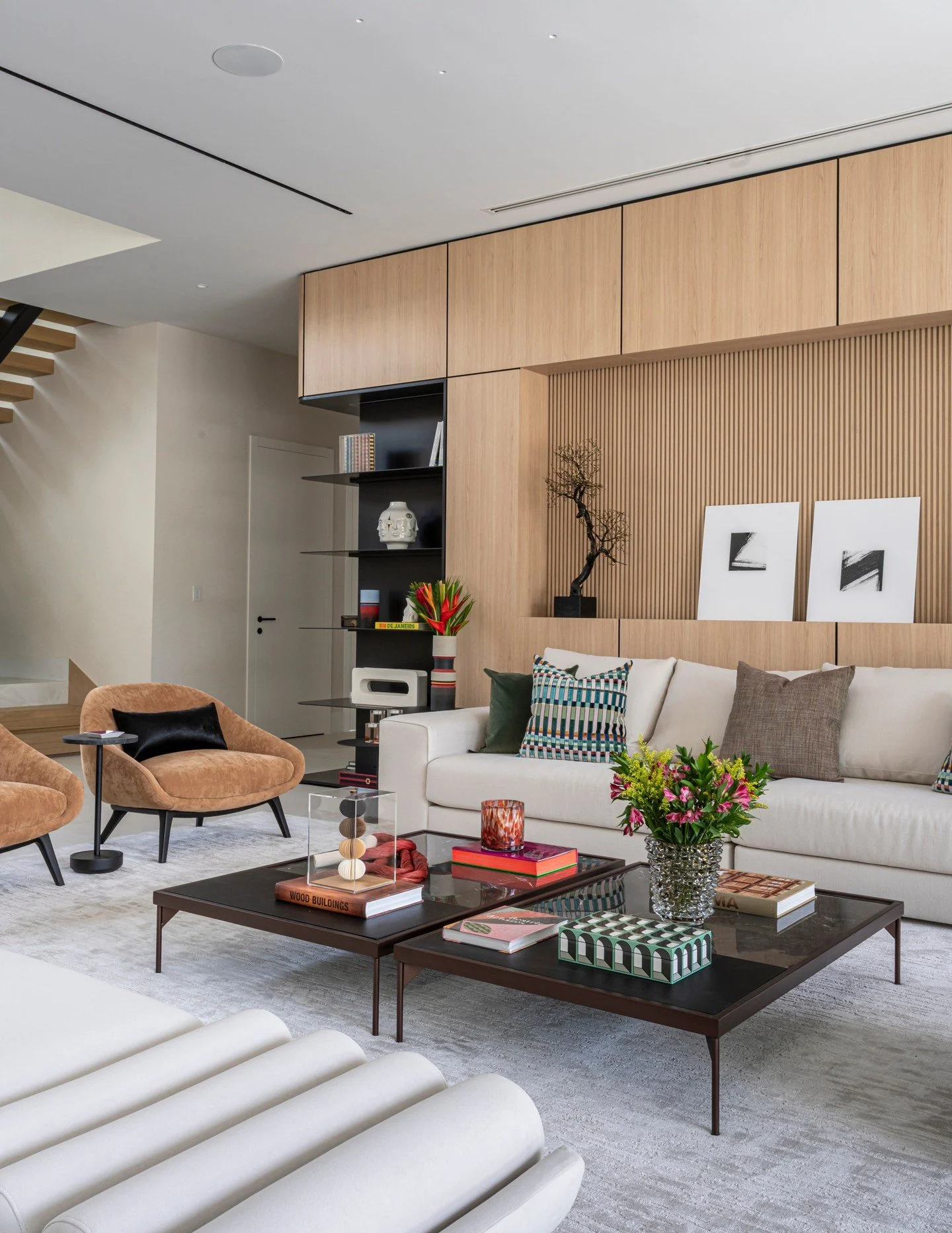Not every room needs one main character.

Sometimes, it&rsquo;s the mix of furniture, art, objects, and architecture that gives the space its character
#interiordesign #luxurydesign #interiordecor