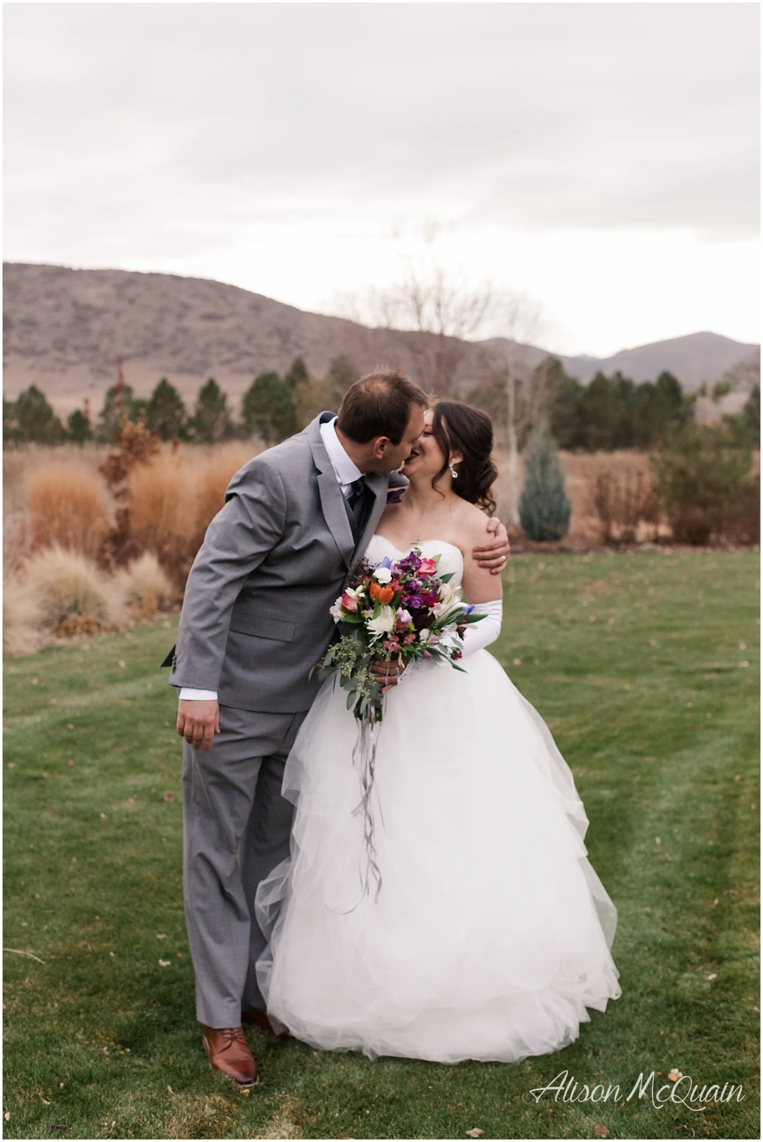 Zako_Wedding_ChatfieldFarm_Denver_Fall_2018_AlisonMcQuainPhotography_0030.jpg