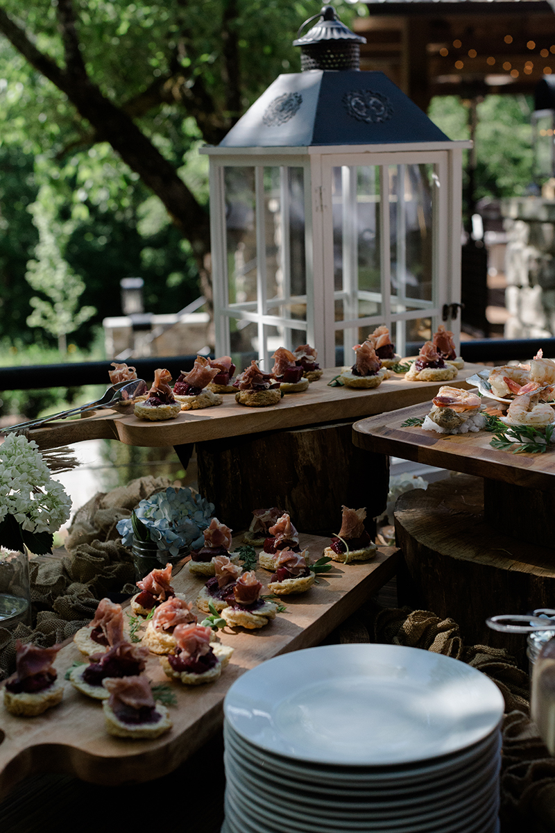 CandL_wedding_DancingBearLodge_Townsend_5_2018_AMP-TC3A77927792.png