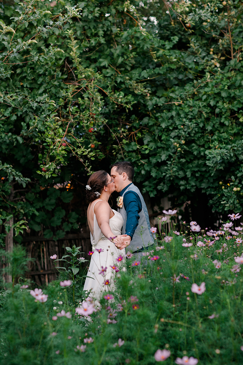 Stebbins_Wedding_LoneHawkFarm_Longmont_CO_8_2018_AlisonMcQuainPhotography-_MG_9010.png