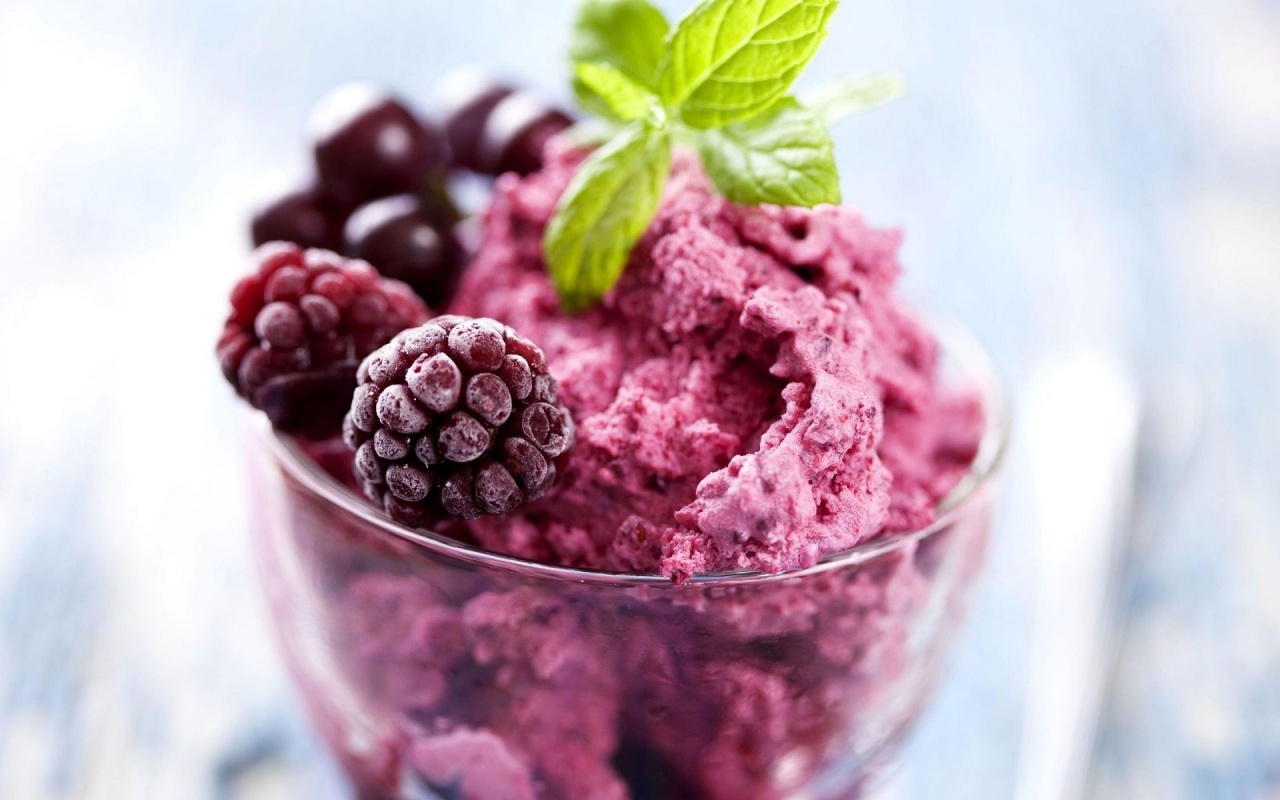 bigpreview_raspberry-ice-cream-with-mint.jpg