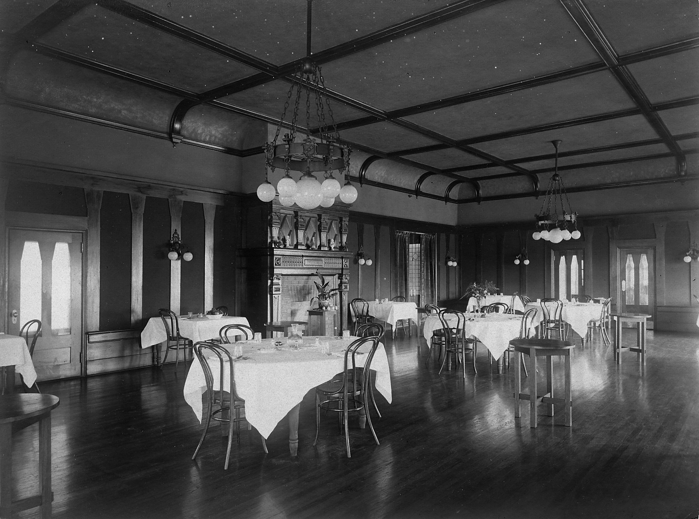 1905-06-xx est. Rm 713 Dining Room PAc 88-39 F1 copy.png