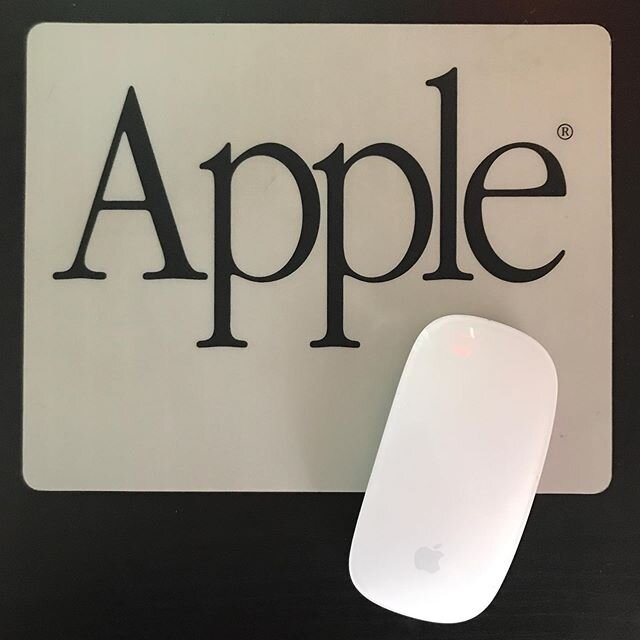 This is a mousepad I used to have, that I tracked down online. Apple Garamond looking tight in both senses of the word! .
.
.
.
.

#applegaramond #mousepad #apple #tonystan #computerhistory #techhistory #designhistorygirls