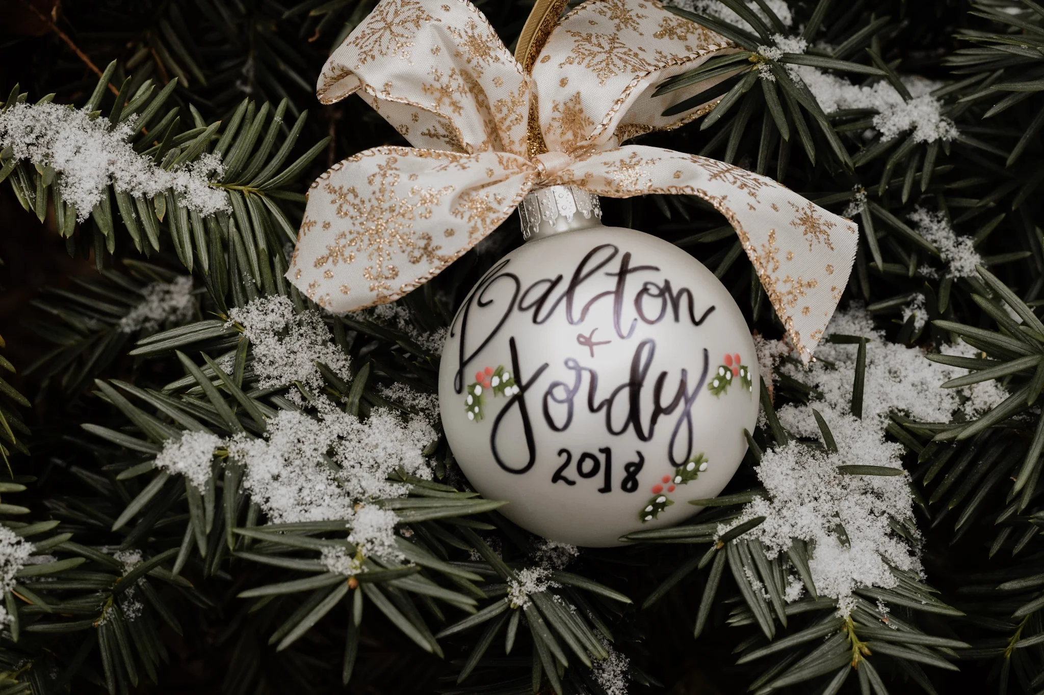 4. THREAD AND CANVAS DECOR