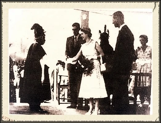 Obi Oputa II recieves Queen Elizabeth II 1956