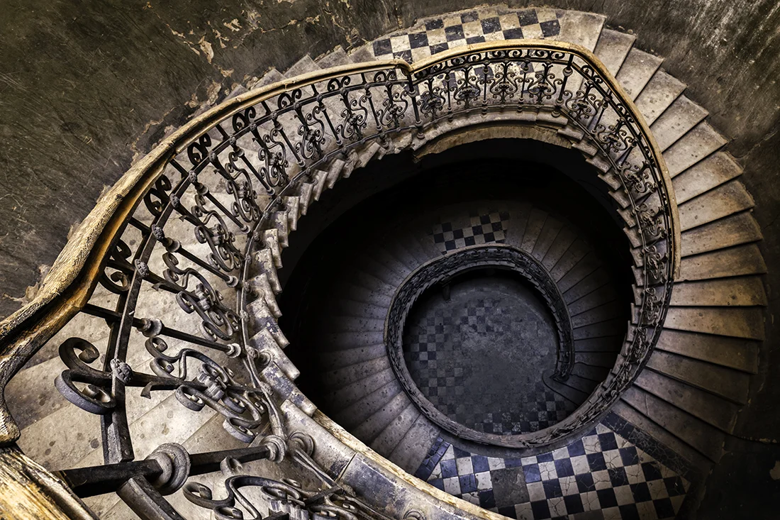 Circling Around / A stunning stairwell in Tbilisi.