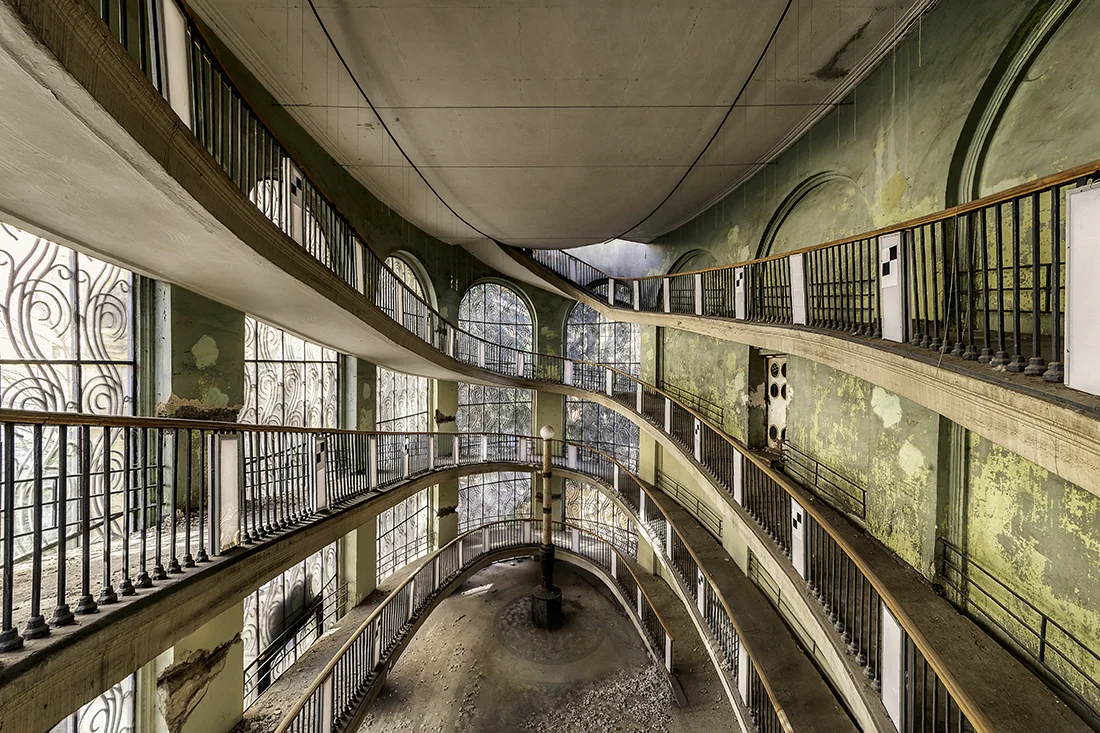 Soviet Twirls & Swirls / Former Cable Car Station in Tbilisi.