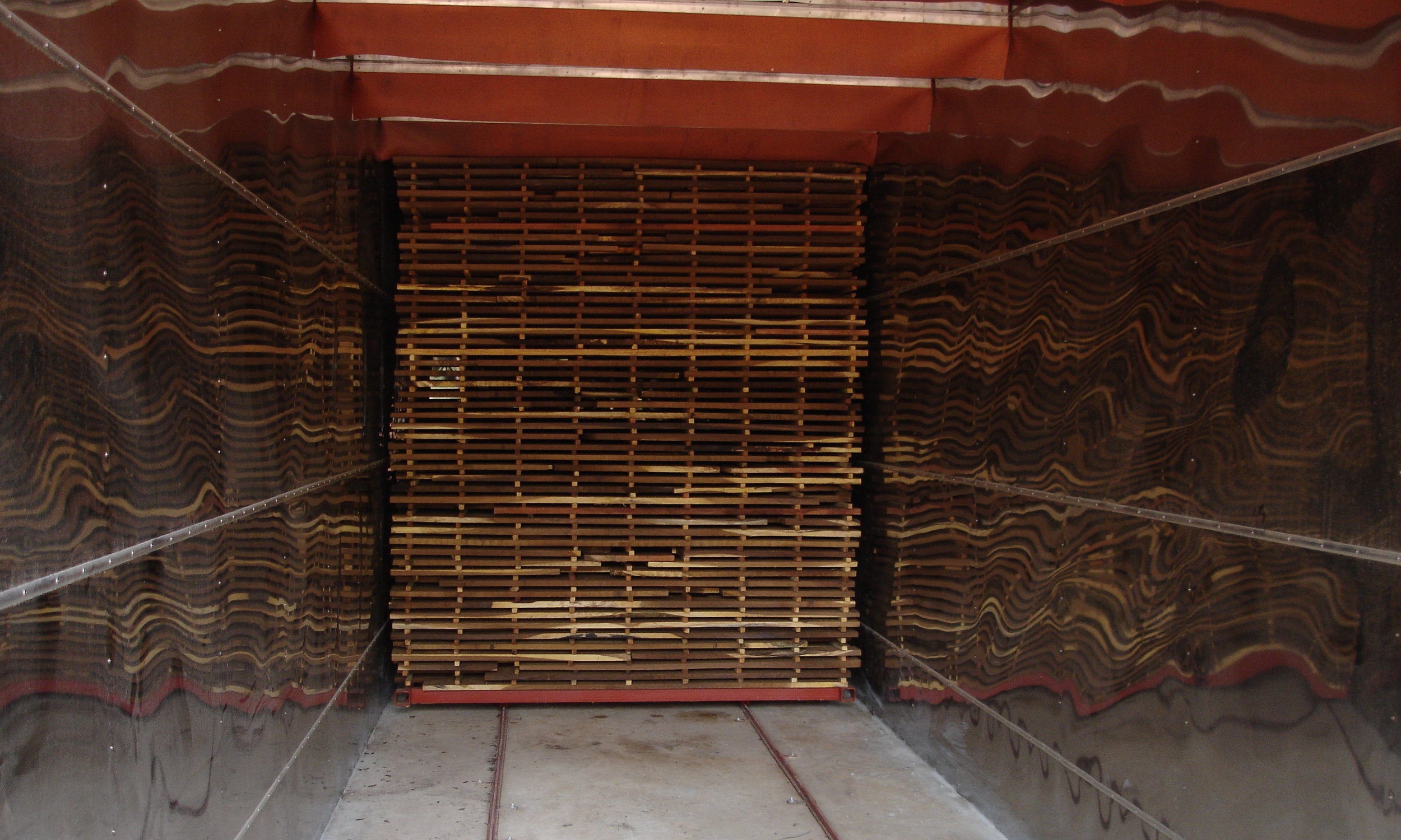 Em que duas das estufas podem secar até 18M3 por ciclo de secagem - Each of the 2 kilns can dry 18M3 per drying cycle
