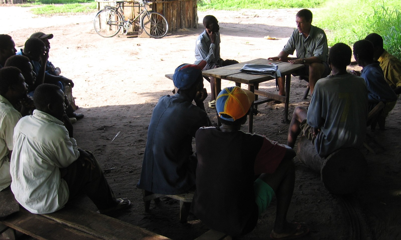 Pagamento à comunidade pelo reflorestamento - Reforestation payments to community members